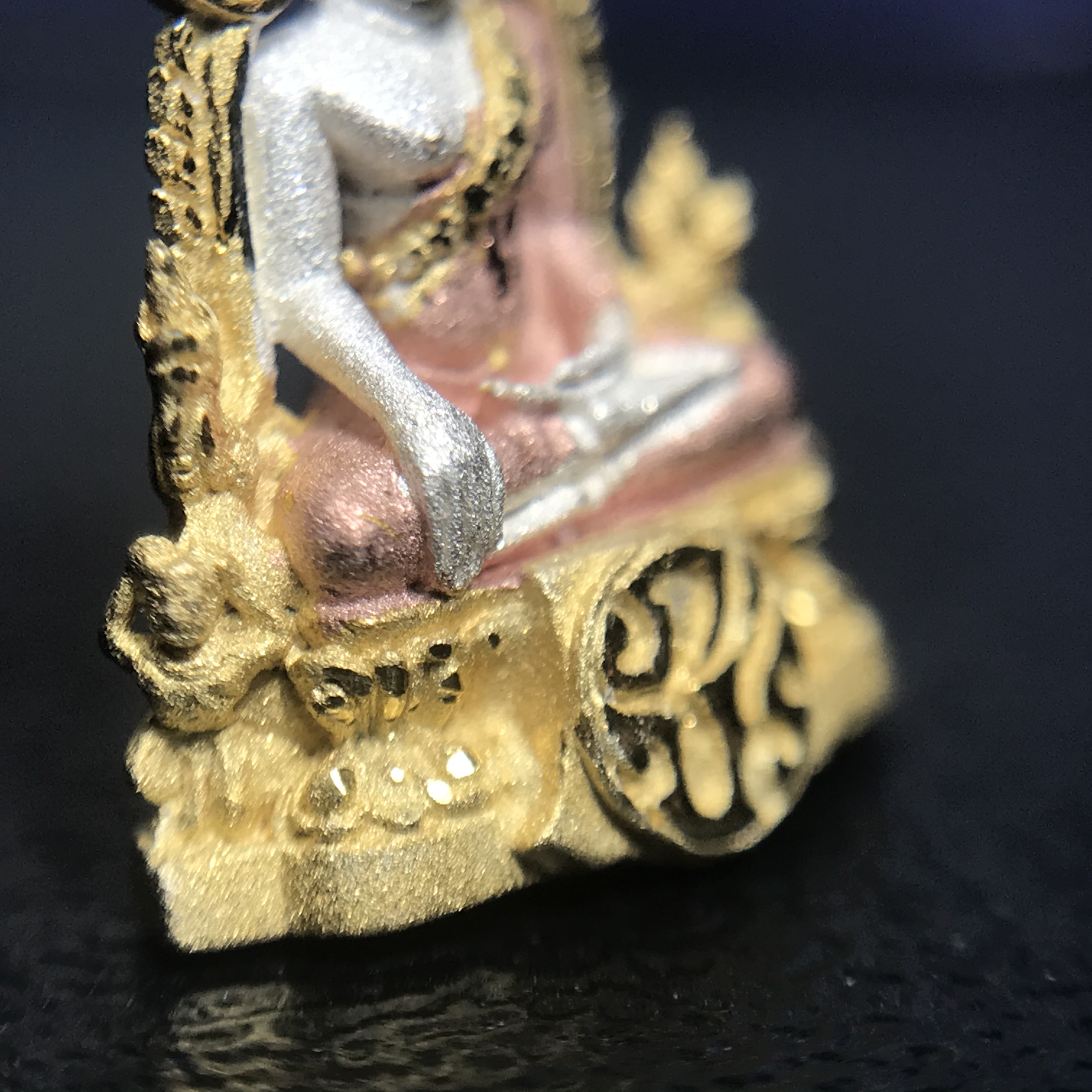 พระพุทธชินราช ภปร. โครงการ เพราะแผ่นดินนี้คือแผ่นดินเกิด เนื้อเงินชุบสามกษัตริย์ ปี2551 ขนาดหน้าตัก1/4นิ้ว (สวยงามหายาก)