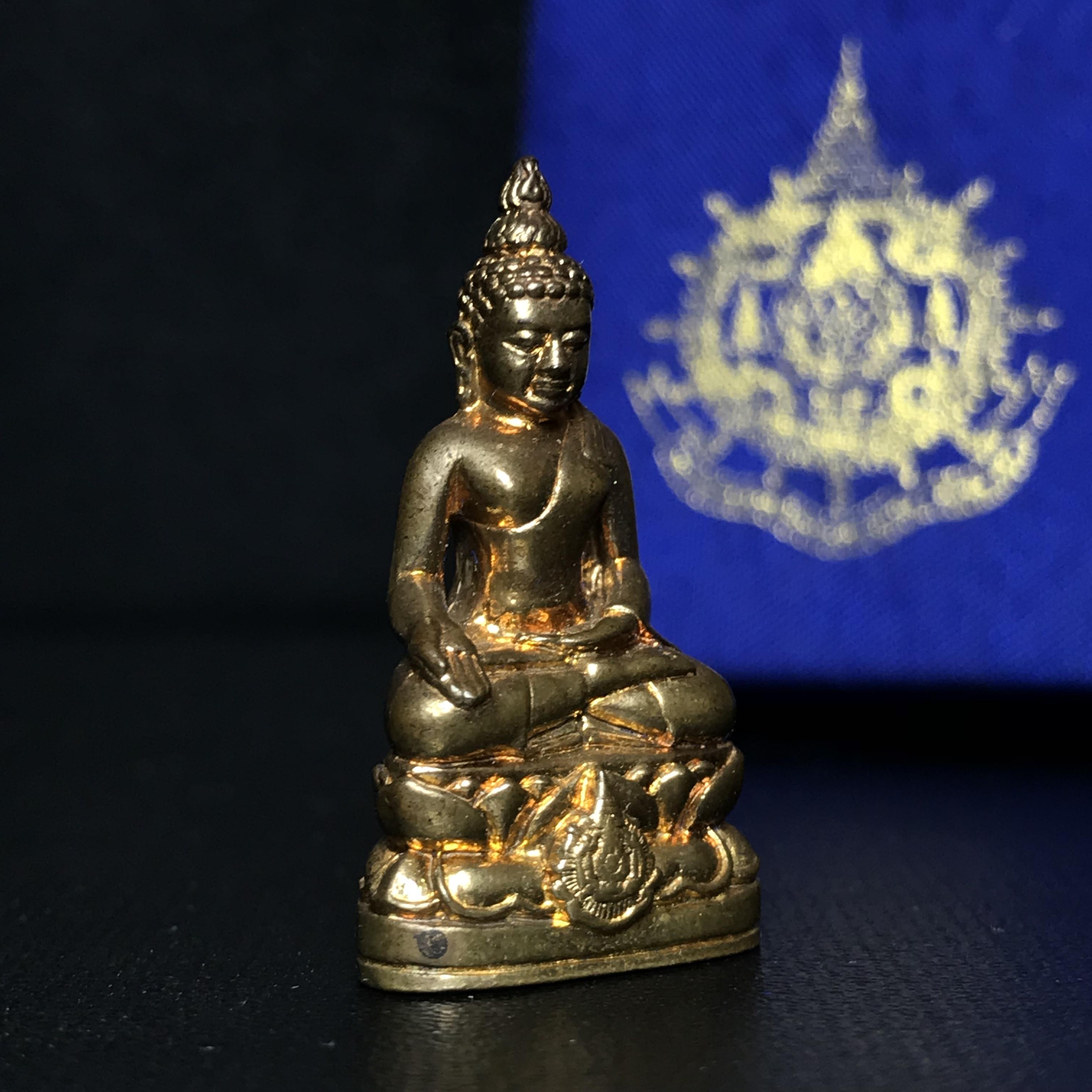 พระกริ่งไพรีพินาศ เฉลิมพระเกียรติ พระบาทสมเด็จพระเจ้าอยู่หัวรัชกาลที่9 พระชนมพรรษา 6 รอบ ปี2542เนื้อสัมฤทธิ์(บรรจุเหล็กไหล)ดีนอก-ดีใน