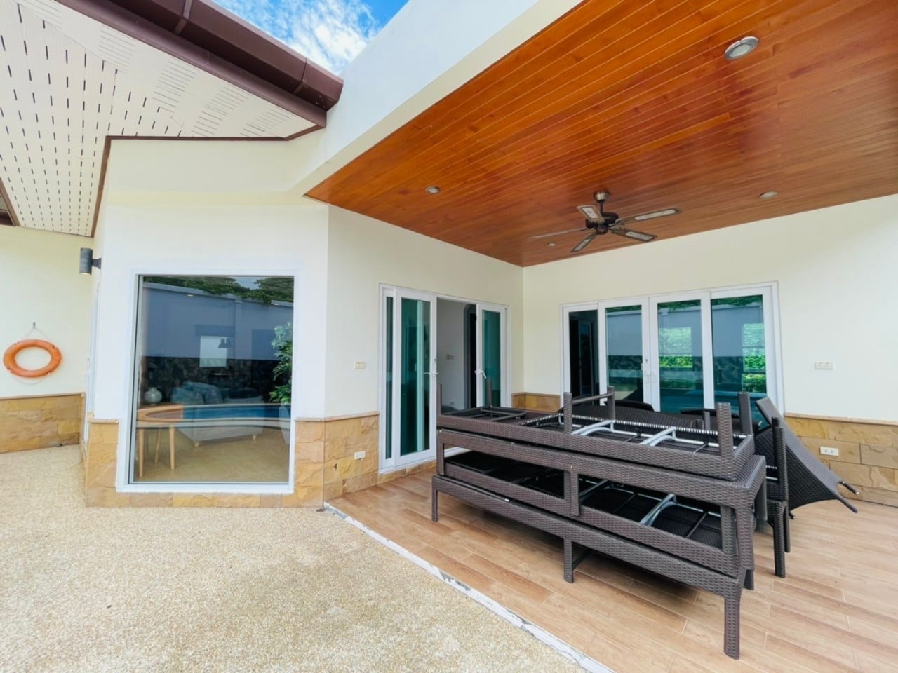 For Rent : Rawai, Private Pool Villa, 3 bedrooms 3 Bathrooms in community gate