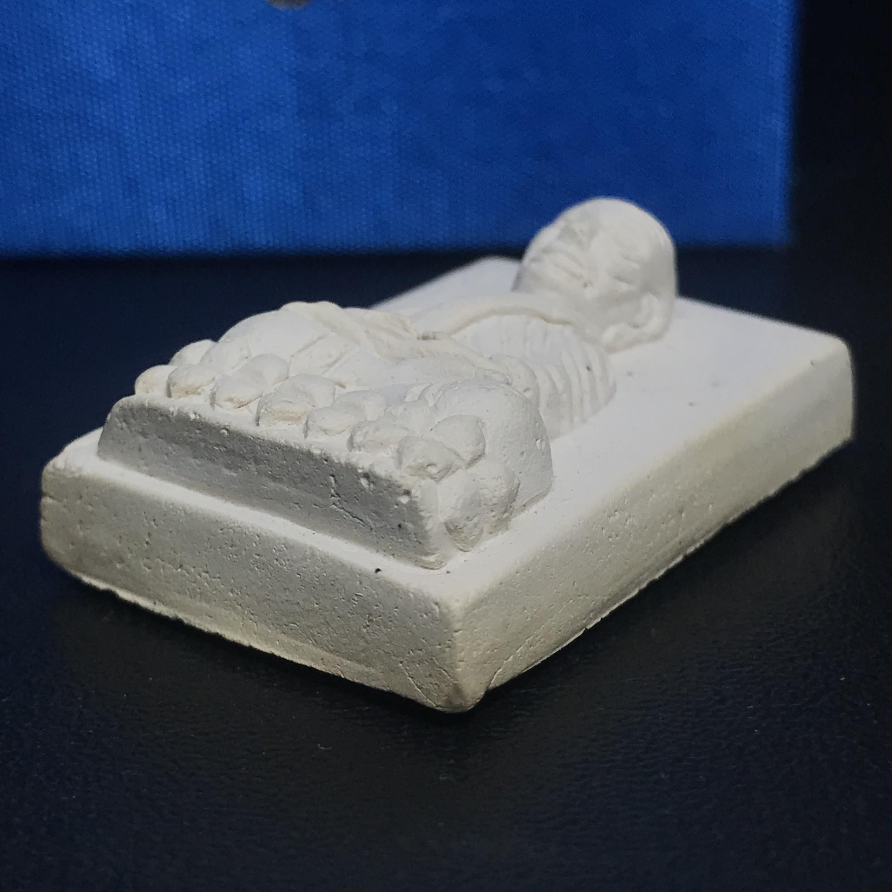 หลวงพ่อทวด รุ่น สก. วัดห้วยมงคล พิมพ์สี่เหลี่ยมใหญ่ หลังฝังชิ้นเนื้อบางขุนพรม กรรมการสามโค๊ต(ตอกเลข) เนื้อขาวผสมผงเก่าบางขุนพรหม รุ่น2(1ใน 999องค์)