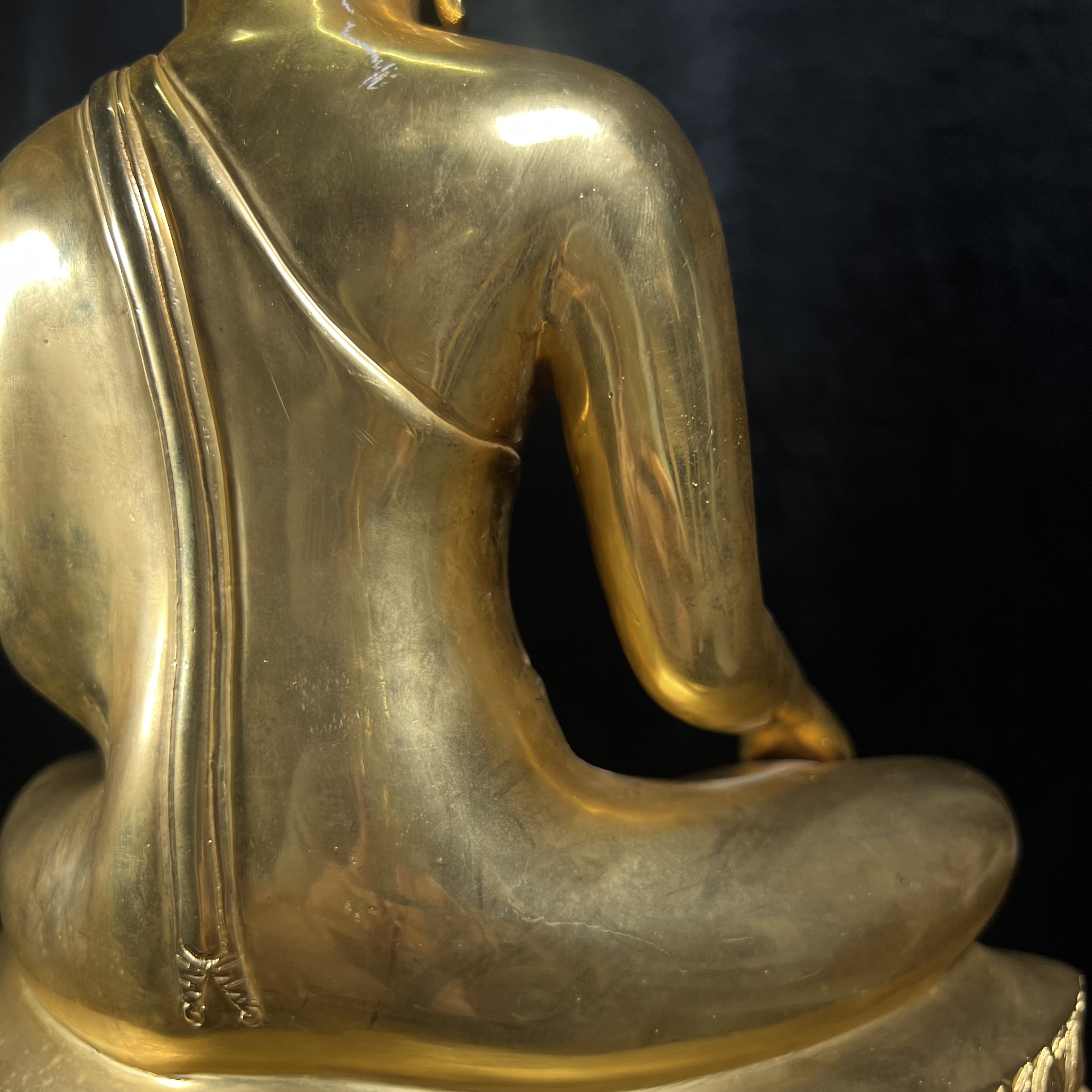 พระบูชาพระพุทธศิรมงคล ภปร. วัตถุมงคลคุ้มเกล้า ปี 2524 ของมูลนิธิคุ้มเกล้า โรงพยาบาลภูมิพลจัดสร้าง ขนาดหน้าตัก 9นิ้ว(ในหลวงรัชกาลที่9 ทรงจุดไฟพระฤกษ์และเททอง พิธีใหญ่)ยอดนิยมหายาก