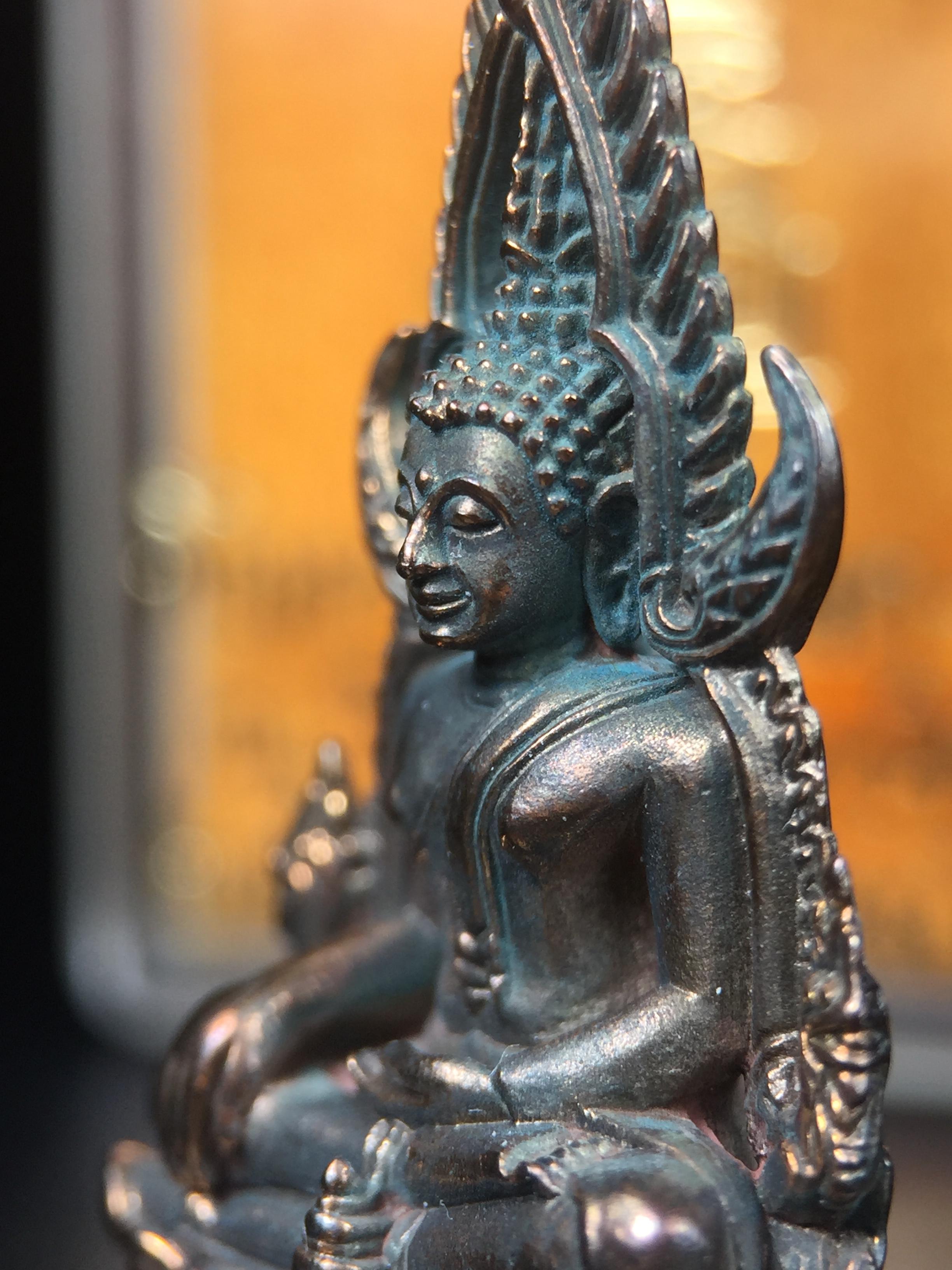 พระพุทธชินราช ญสส. วัดพระศรีมหาธาตุ จ.พิษณุโลก ปี2543 กริ่งชินราชเนื้อนวโลหะเต็มสูตร (ผสมทองคำ 2 บาท ต่อน้ำหนักเนื้อ 1 กิโลกรัม) พิธีใหญ่ รุ่นแรกและรุ่นเดียวที่ หลวงปู่หมุน ฐิตสีโล วัดบ้านจาน มาร่วมปลุกเสก(องค์หมายเลข 505 เลขสวย)(1 ใน 2543 องค์)นิยม