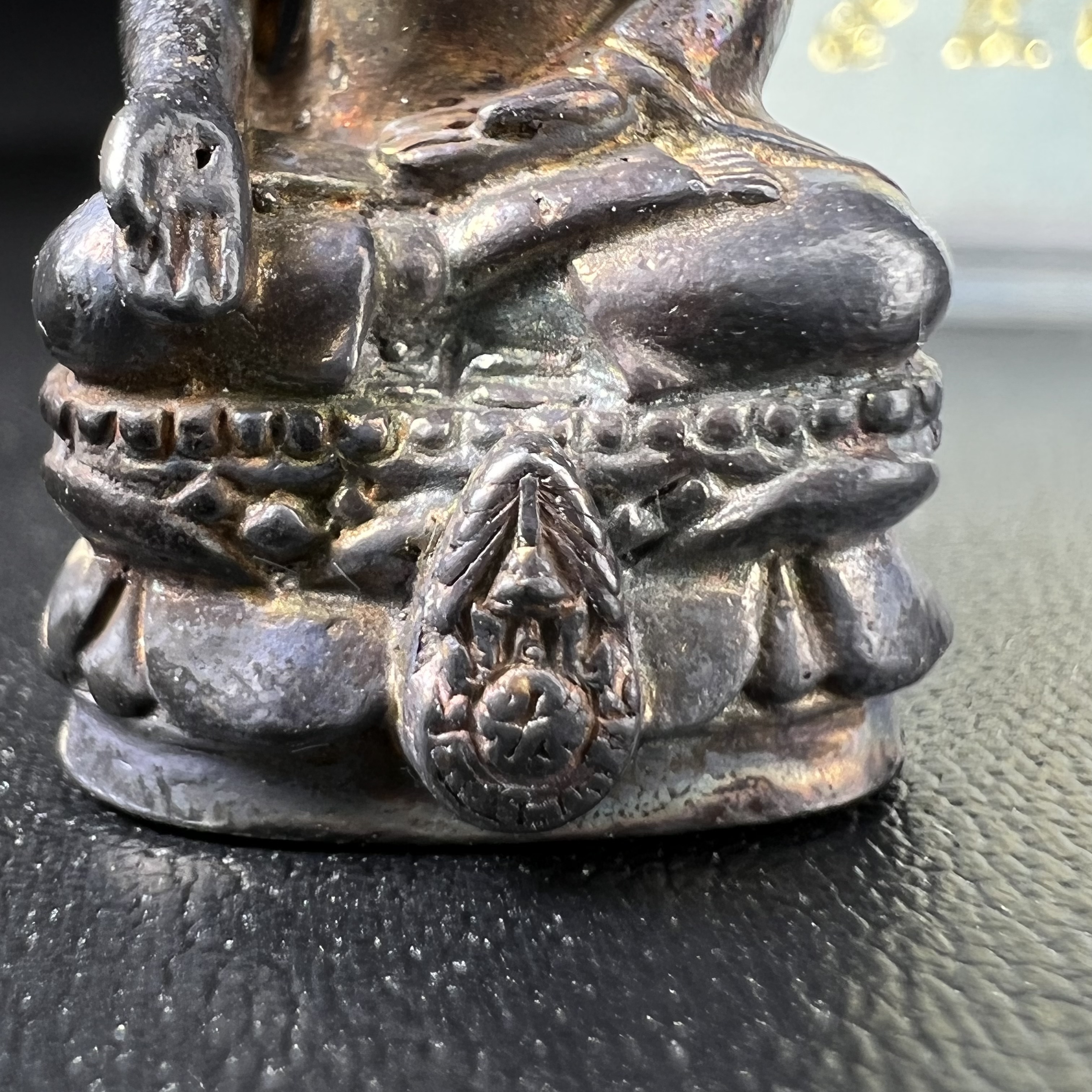 พระกริ่งไพรีพินาศ รุ่น ภปร. ราชวิทยาลัย ปี2535 เนื้อเงิน(สภาพผิวเดิมแบบนิยม เข้มขลังทรงอนุภาพ)(ตอกโค้ดพระนามย่อ ญสส ใต้เศวตรฉัตร และ พระปรมาภิไธยย่อ ภปร.)(1ใน2535องค์)