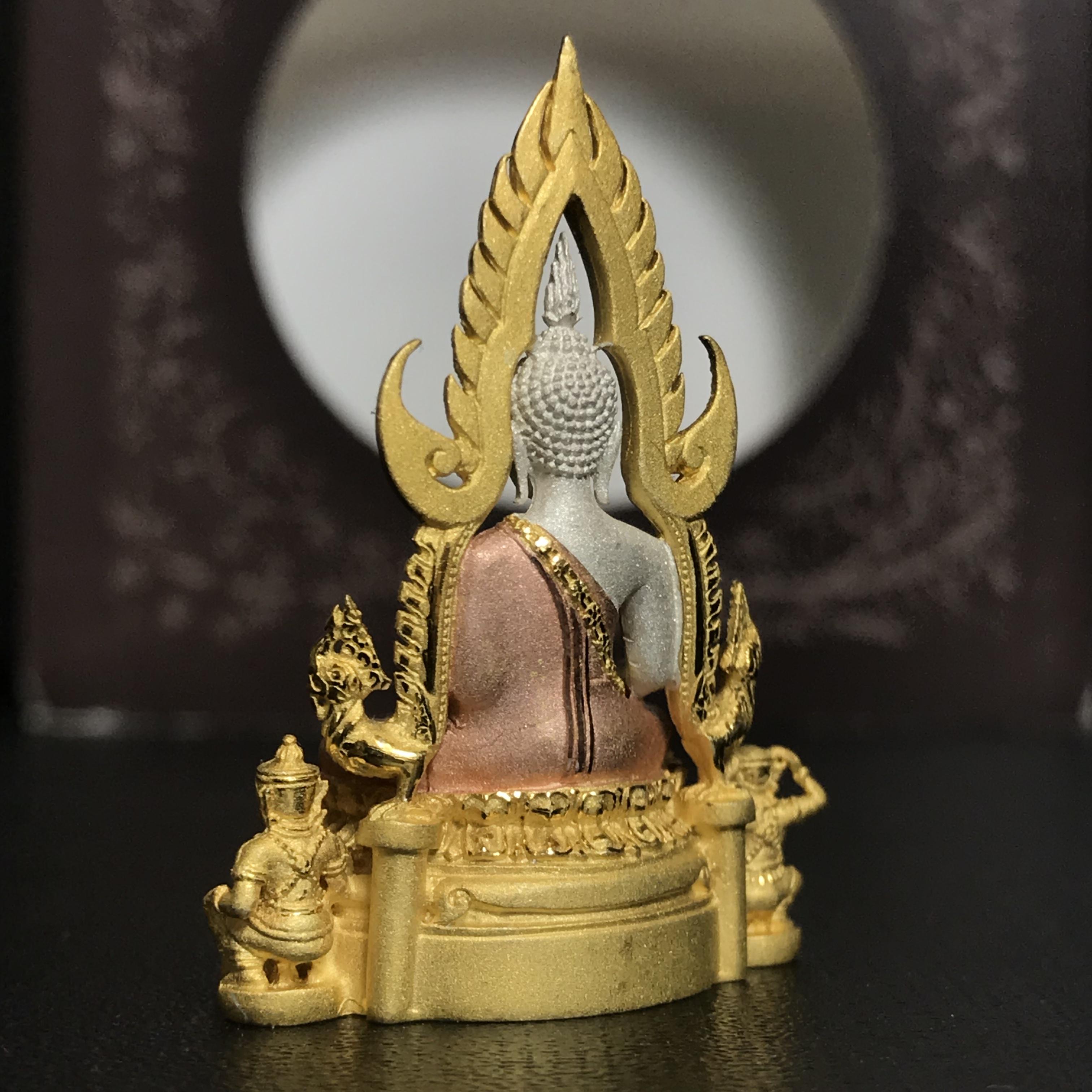 พระพุทธชินราช ภปร. โครงการ "เพราะแผ่นดินนี้ คือ แผ่นดินเกิด" ปี2548(รุ่นแรก) ลอยองค์ หน้าตัก 1/2 นิ้ว เนื้อเงินสามกษัตริย์