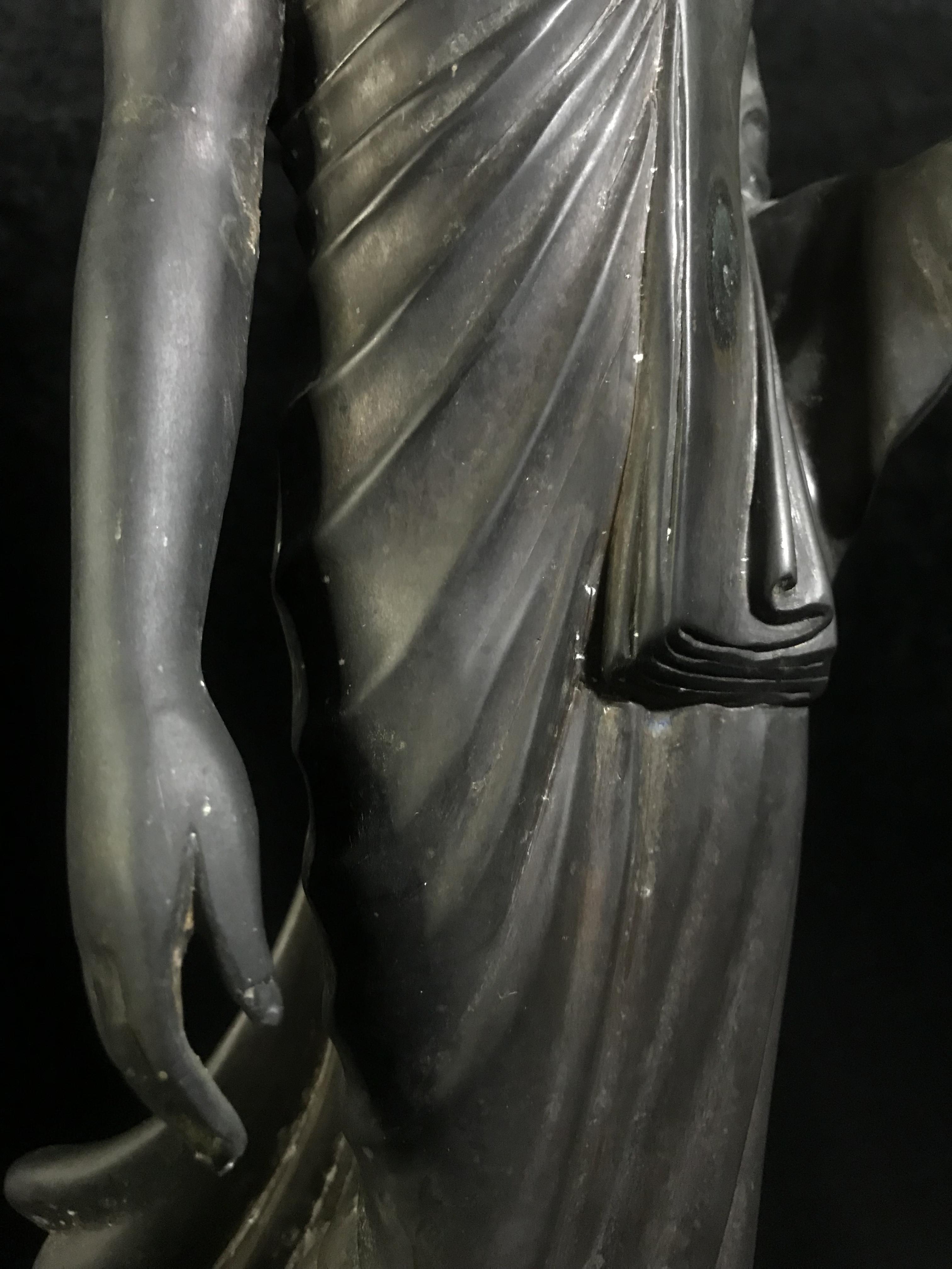 พระบูชา 25พุทธศตวรรษ พระศรีศากยะทศพลญาณ ประธานพุทธมณฑลสุทรรศน์ ปี 2531 ตราสัญลักษณ์พระราชพิธีรัชมังคลาภิเษก ปี 2531 หมายเลข (๑๕)๕๘๓ ขนาดความสูง 15 นิ้ว รวมฐานสูง 18 นิ้ว(นิยมหายาก)