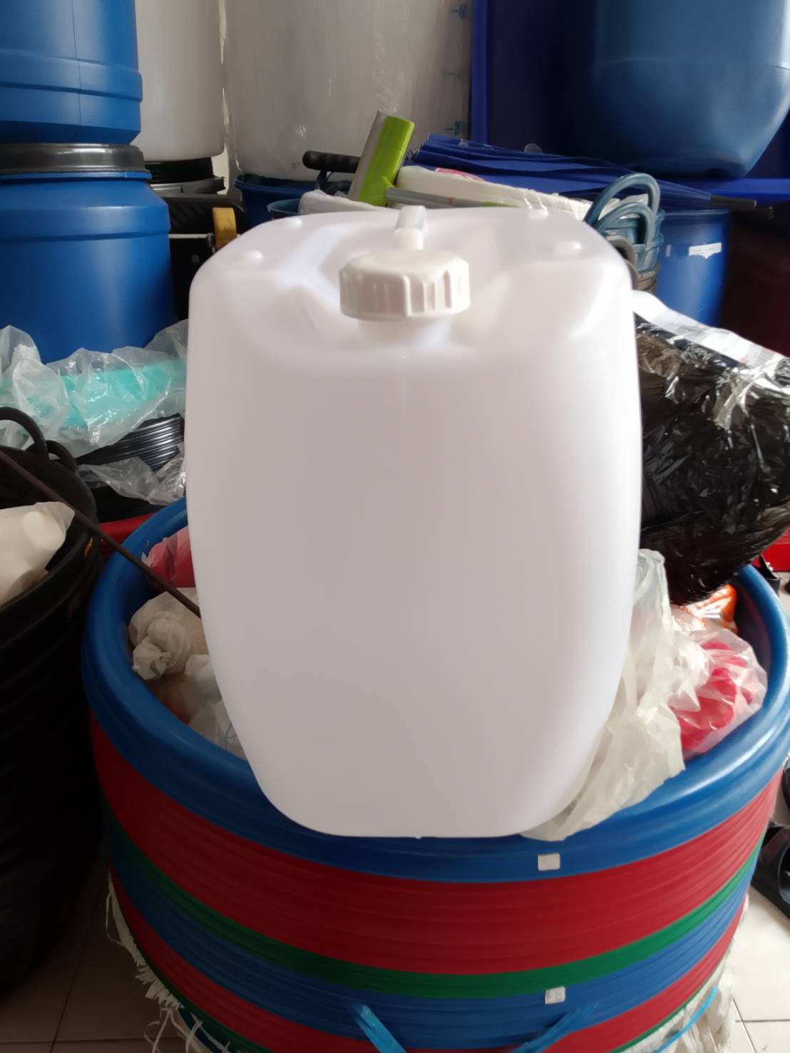 แกลลอน 30 ลิตร 213 สีขาวใส