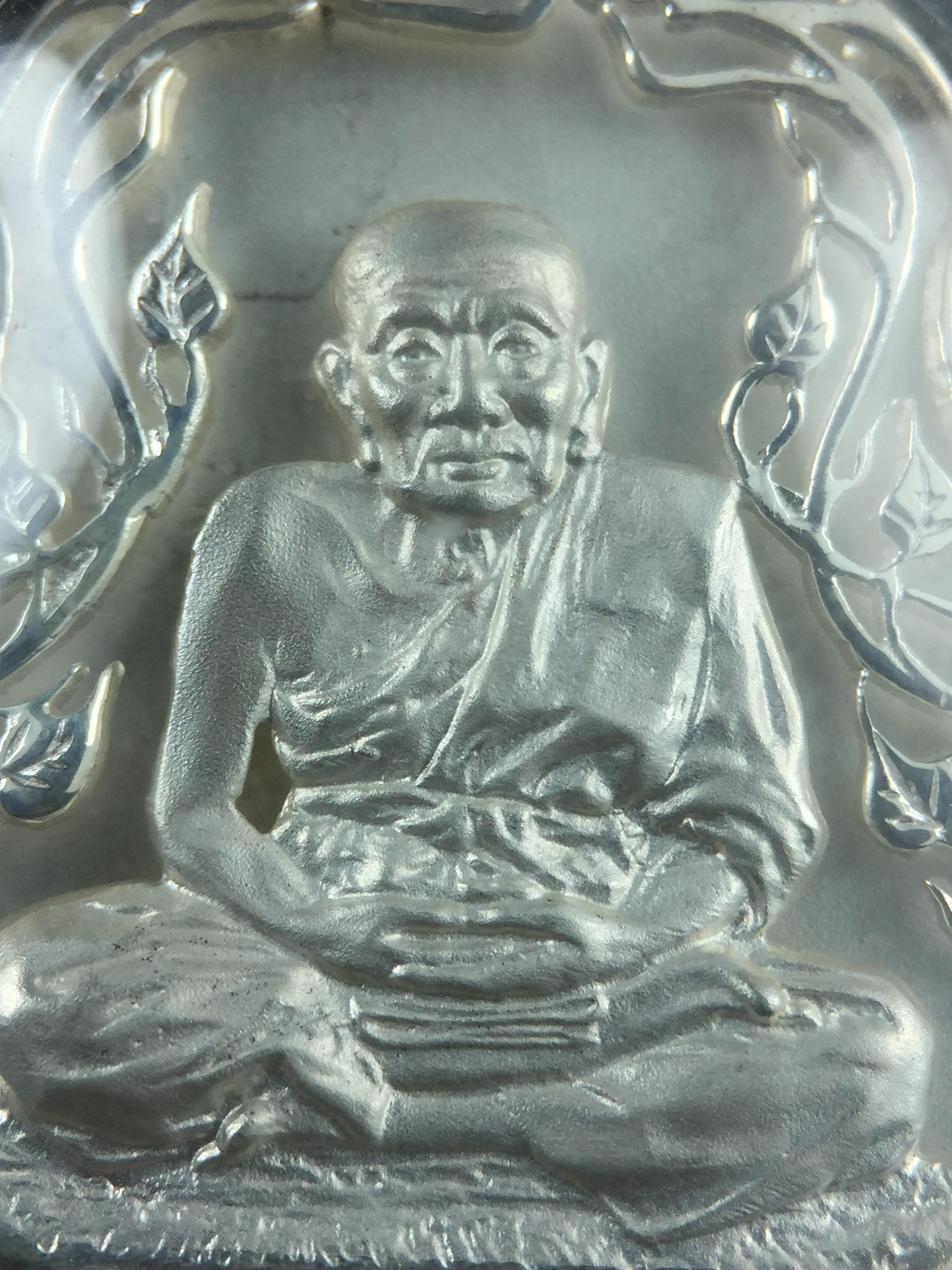 เหรียญหลวงปู่ทวด พระนามาภิไธย สก. แบบงานฉลุโบราณ(HAND MADE) ปี 2544 เนื้อเงิน พิธีปลุกเสก ณ อุโบสถวัดช้างให้ และ พิธีมังคลาภิเษก ณ พระอุโบสถ วัดพระศรีรัตนศาสดาราม(วัดพระแก้ว) (1 ใน 2000 เหรียญ)พบเจอน้อยหายากมาก