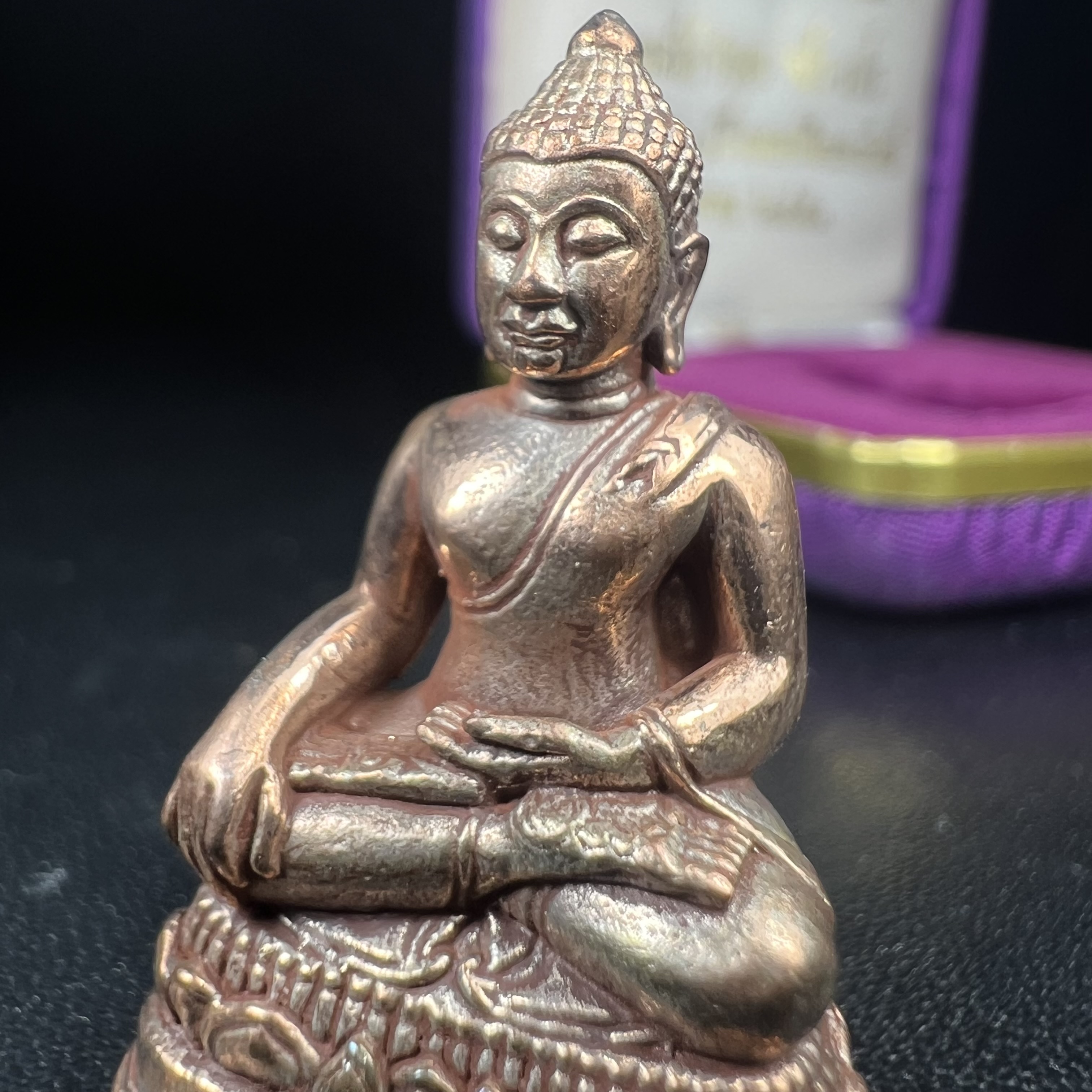 พระกริ่งพระพุทธนรสีห์ จปร.+ภปร. ครบรอบ 100 ปี ธนาคารไทยพาณิชย์ เนื้อนวโลหะ ปี 2550 สมเด็จพระเทพรัตนราชสุดาฯ เสด็จเป็นองค์ประธานในพิธีเททอง(พุทธศิลป์งดงาม)ด้านหน้าฐานประดับด้วยตราสัญลักษณ์พระปรมาภิไธยย่อ "จปร" และ "ภปร" เคียงคู่กันเป็นค