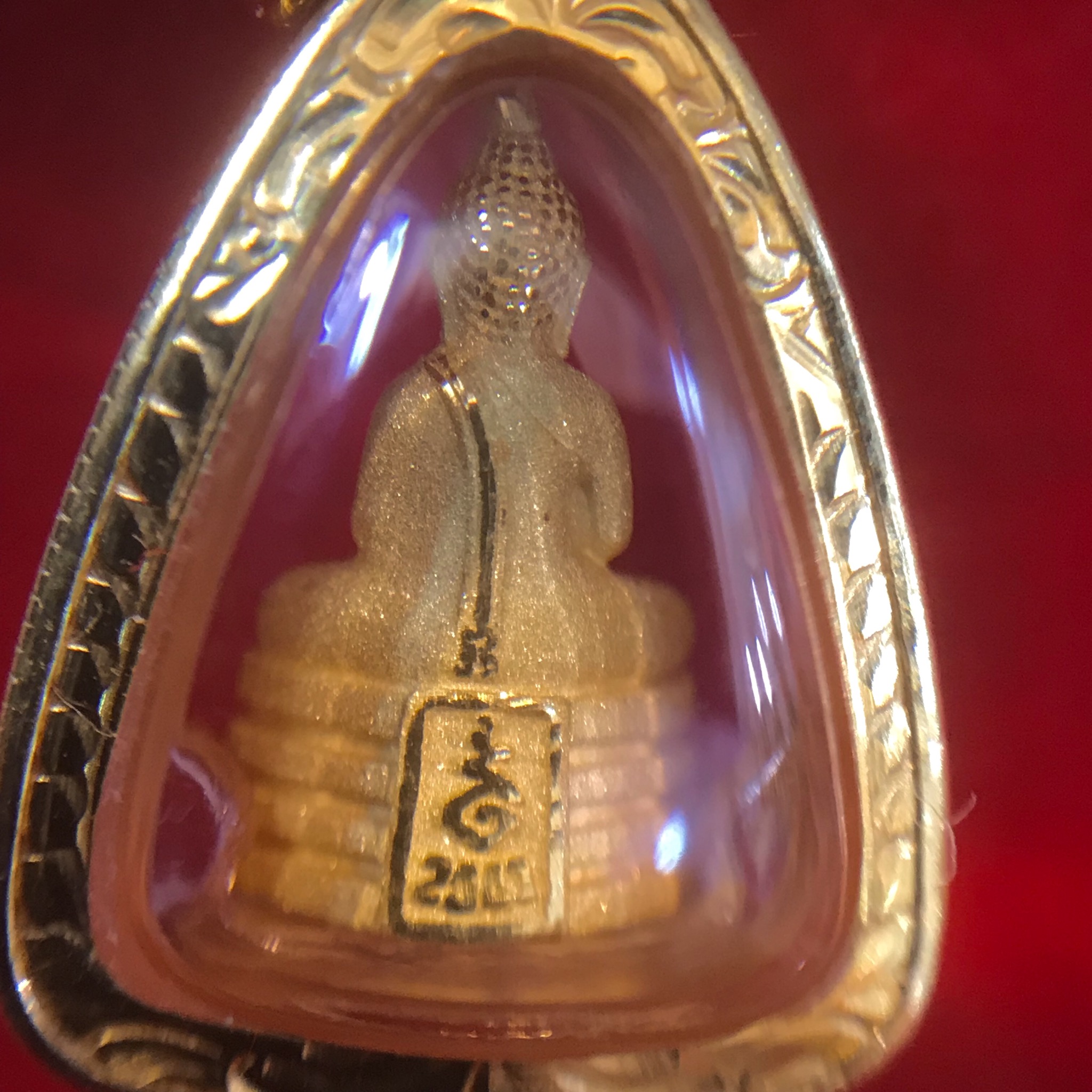 หลวงพ่อโสธร รุ่นดวงชะตาคู่ชีวิต ปี2547 วัดโสธรวรารามวรวิหาร พิมพ์รูปหล่อจิ๋ว เนื้อทองคำ มาพร้อมเลี่ยมกรอบทองคำแท้ อย่างดี พร้อมกล่องเดิมจากทางวัด