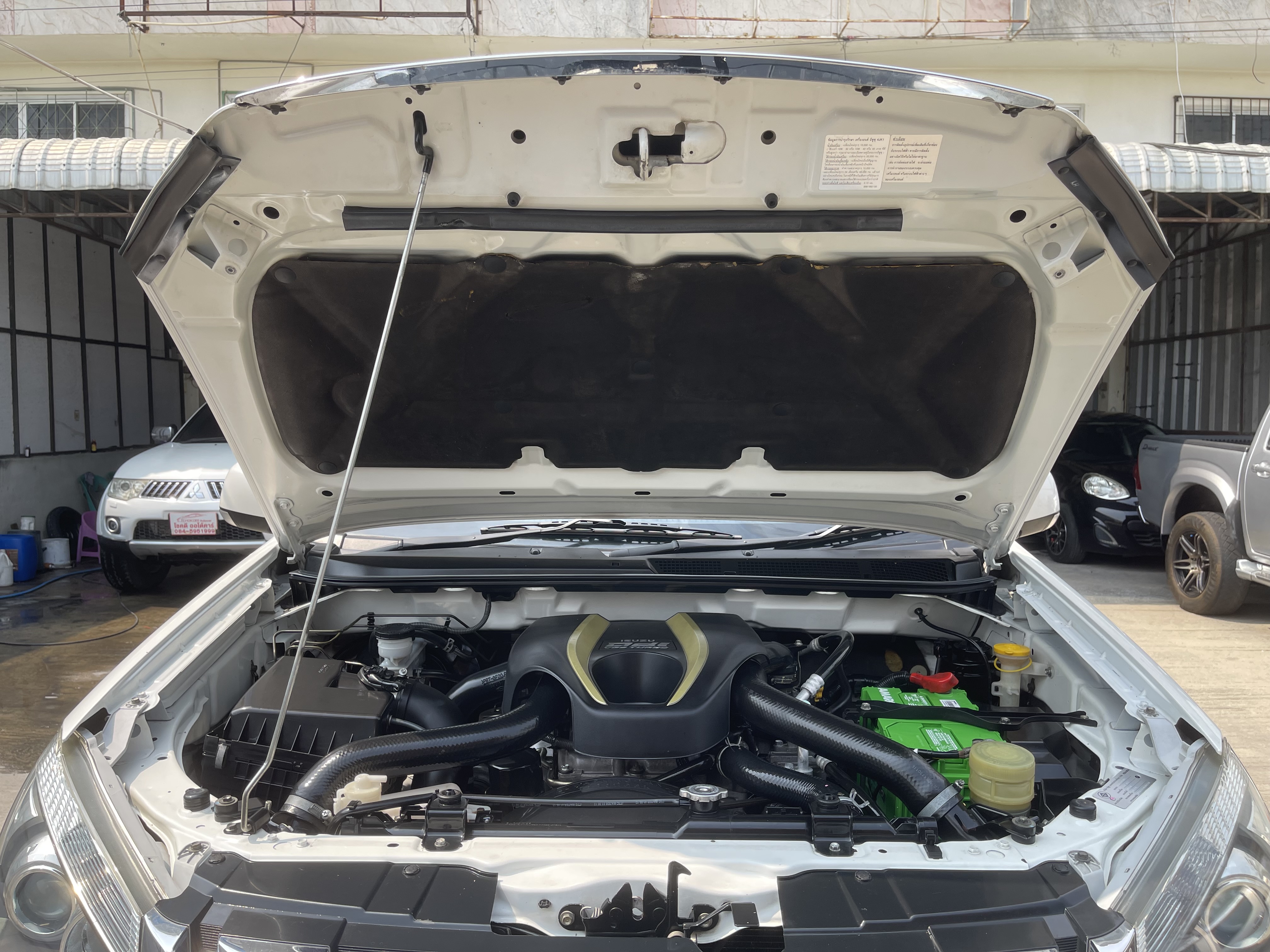 Isuzu Dmax All New 4ประตู Hilander 2.5 Vgs Z Dvd 2013 ขาวมุก