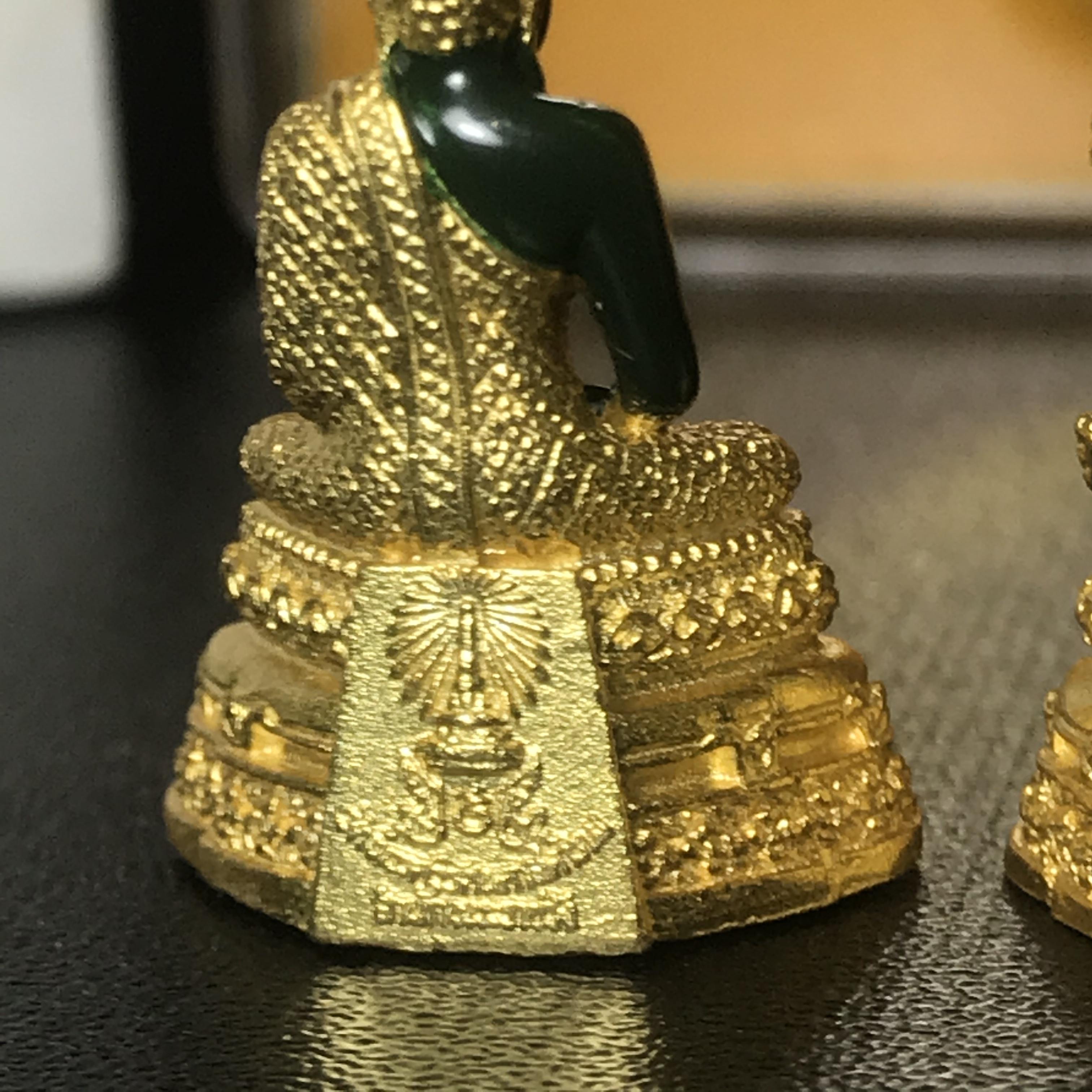 พระพุทธมหามณีรัตนปฏิมากร(พระแก้วมรกต) วัดพระศรีรัตนศาสดาราม สำนักพระราชวัง จัดสร้าง ชุด3 ฤดู ร้อน ฝน หนาว(บรรจุมวลสารใต้ฐาน)