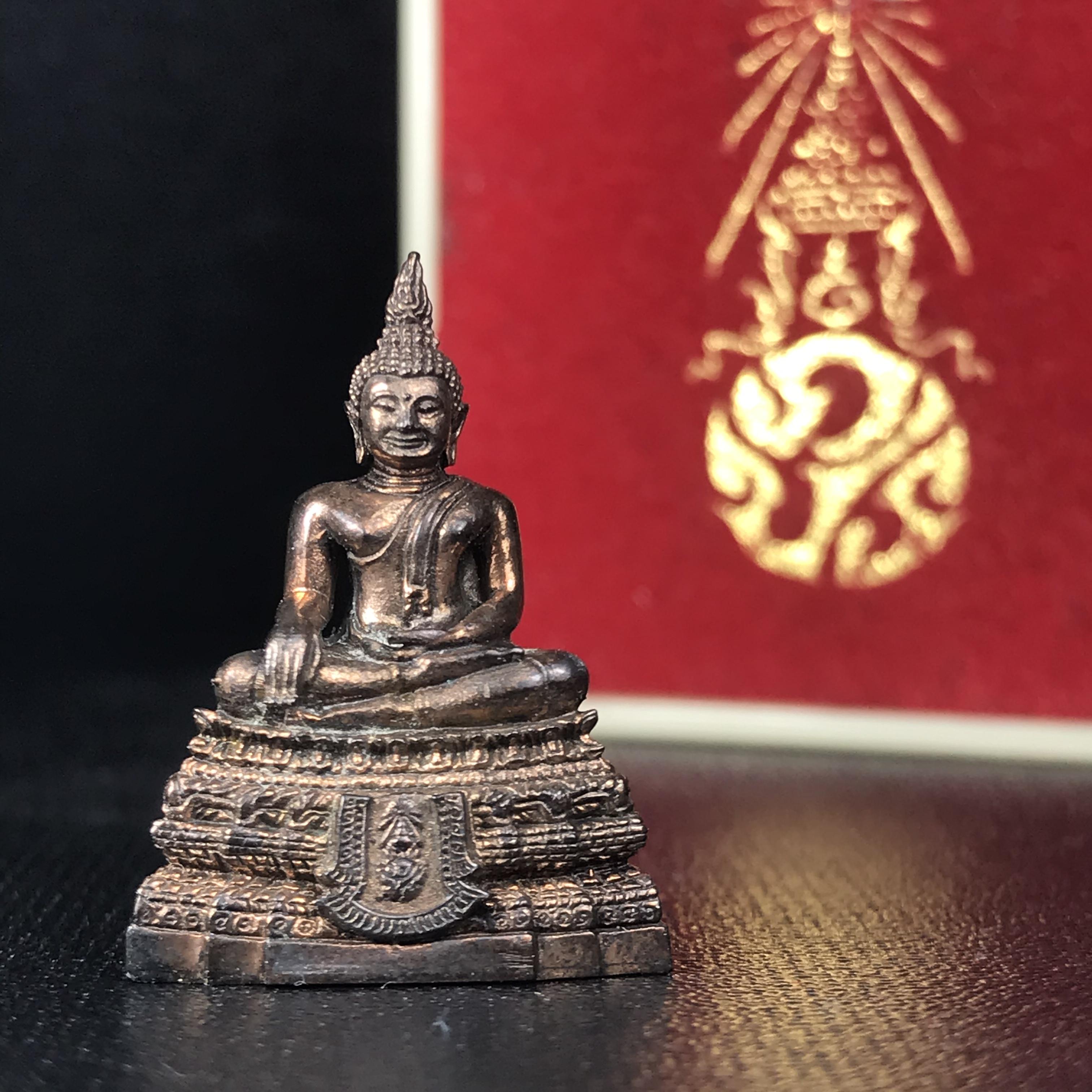 พระกริ่งพระพุทธชินสีห์ ภปร. (รุ่น2) เนื้อนวโลหะ กองทุนฟันเทียมพระราชทาน ในวโรกาสมหามงคล 80 พรรษา ปี 2550 (1 ใน 6499 องค์)