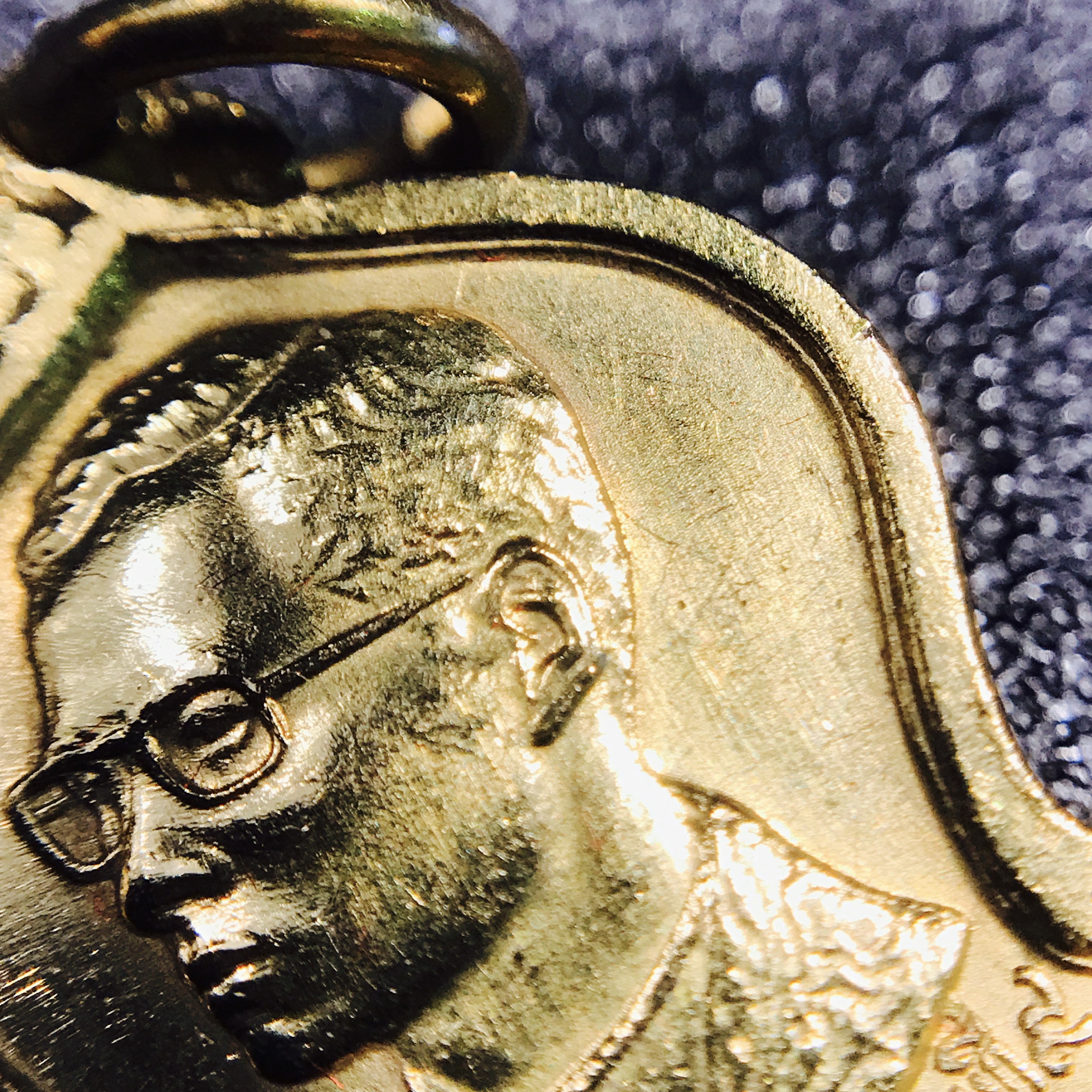 เหรียญที่ระลึกมหามงคลพระชนพรรษา 60 ปี 5 รอบ ปี2530 เนื้อทองคำ พิมพ์เล็ก ทรงเสมา(ระฆังคว่ำ)หายากสร้างน้อย