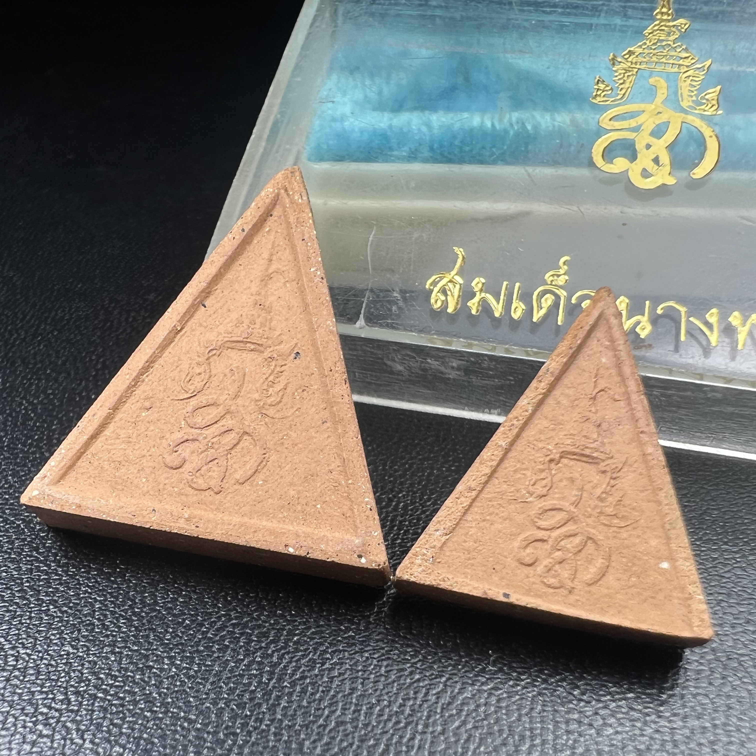 พระสมเด็จนางพญา สก. วัดบวรนิเวศวิหาร ปี2519 ชุดพิเศษกรรมการ หน้ากากทองคำ พิมพ์ใหญ่-เล็กกล่องบรรจุเดิม(ในหลวงรัชกาลที่9และสมเด็จพระราชินี เสด็จร่วมในพิธี)(พิธีใหญ่)(มวลสารดี)(พบเจอและหายากที่สุดในรุ่น)