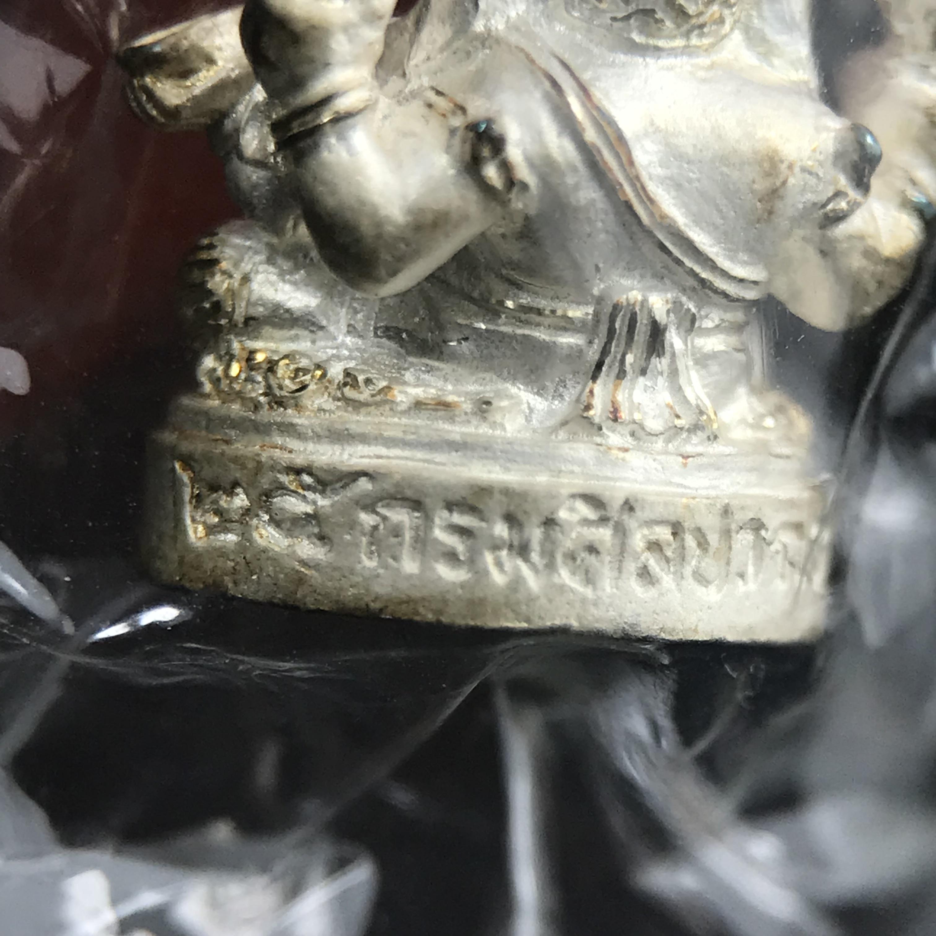 พระพิฆเนศ พิมพ์ลอยองค์ รุ่นแรก กรมศิลปากร ปี 2540 เนื้อเงิน ผิวเดิมติดรุ้งๆ(ซีนซองเดิมพร้อมกล่องไม้และกล่องกระดาษครบชุด)พิธีใหญ่ เข้มขลัง มวลสารศักดิ์สิทธิ์ (เทพเจ้าแห่งความสำเร็จและศิลปวิทยาการ)ยอดนิยมหายาก