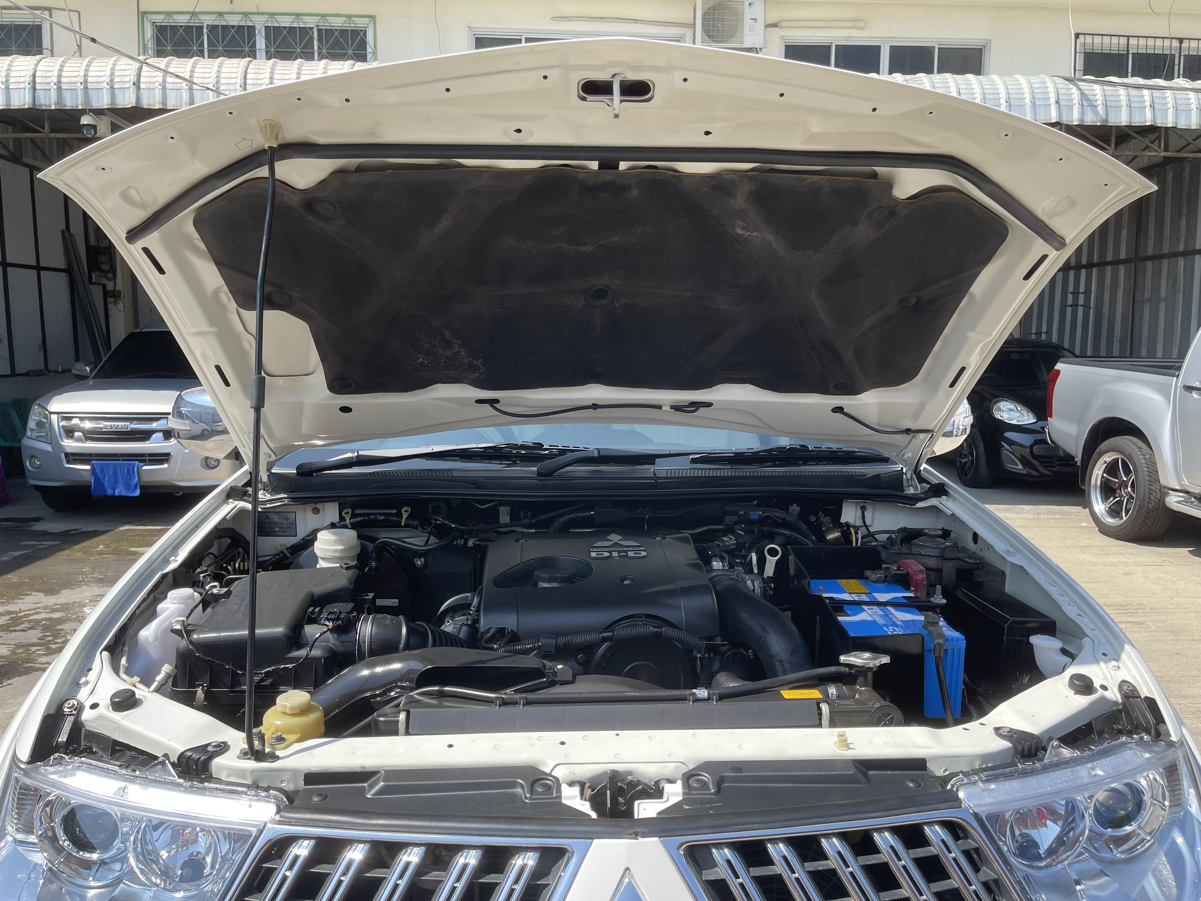 Mitsubishi Pajero Sport 2.5 GT 2WD At 2012 ขาวมุก