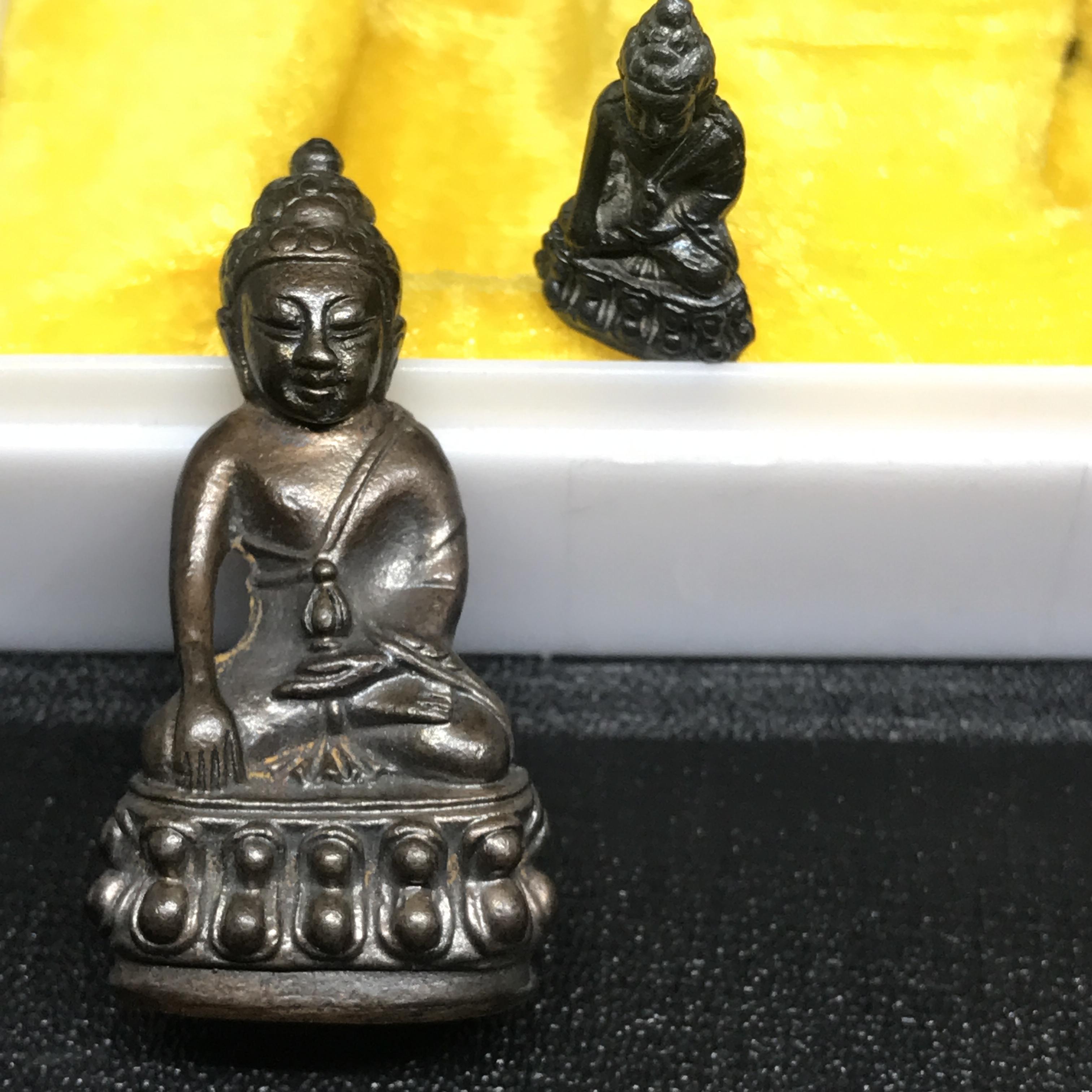 พระกริ่ง-พระชัยวัฒน์ รุ่นเมตตา ปี2529 วัดบวรนิเวศวิหาร เนื้อนวโลหะ(ในหลวงร.9เสด็จเททอง)(1ใน999ชุด)