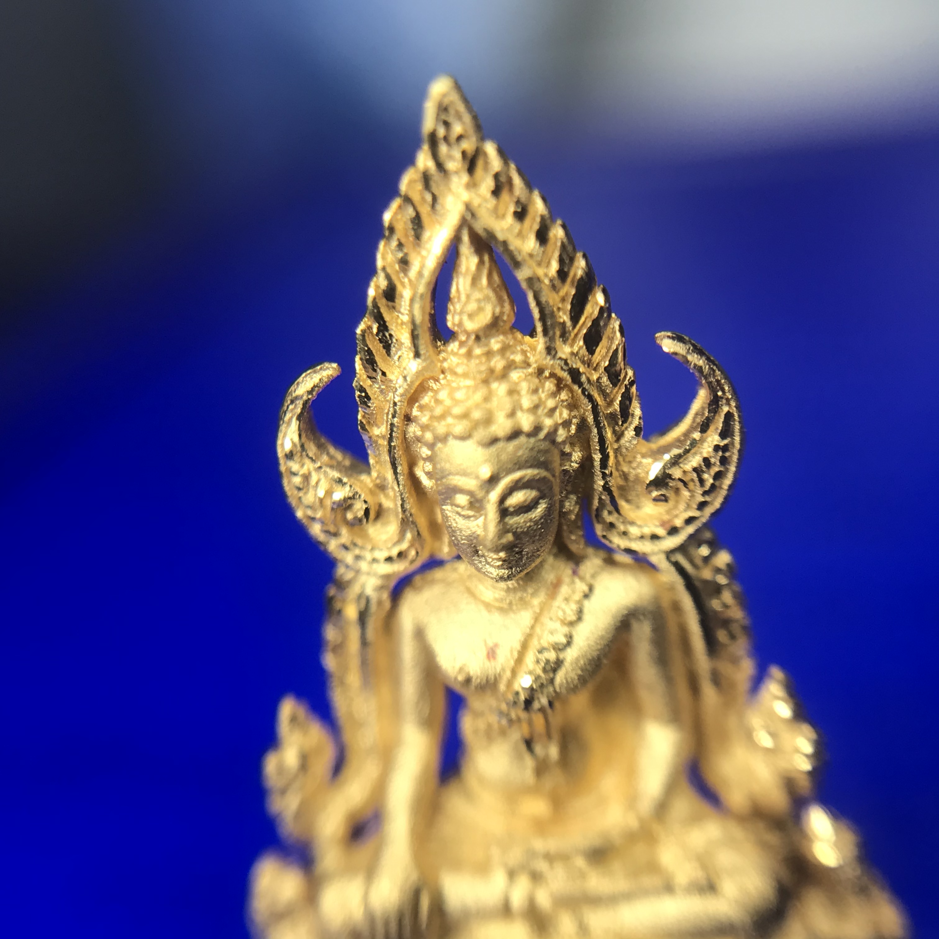 พระพุทธชินราช ภปร. โครงการ เพราะแผ่นดินนี้คือแผ่นดินเกิด ปี2551 เนื้อทองคำ 96.5%(น้ำหนัก 2.6 กรัม) ขนาดหน้าตัก1/4นิ้ว (สวยงามทรงคุณค่าหายาก)1 ใน 5000องค์