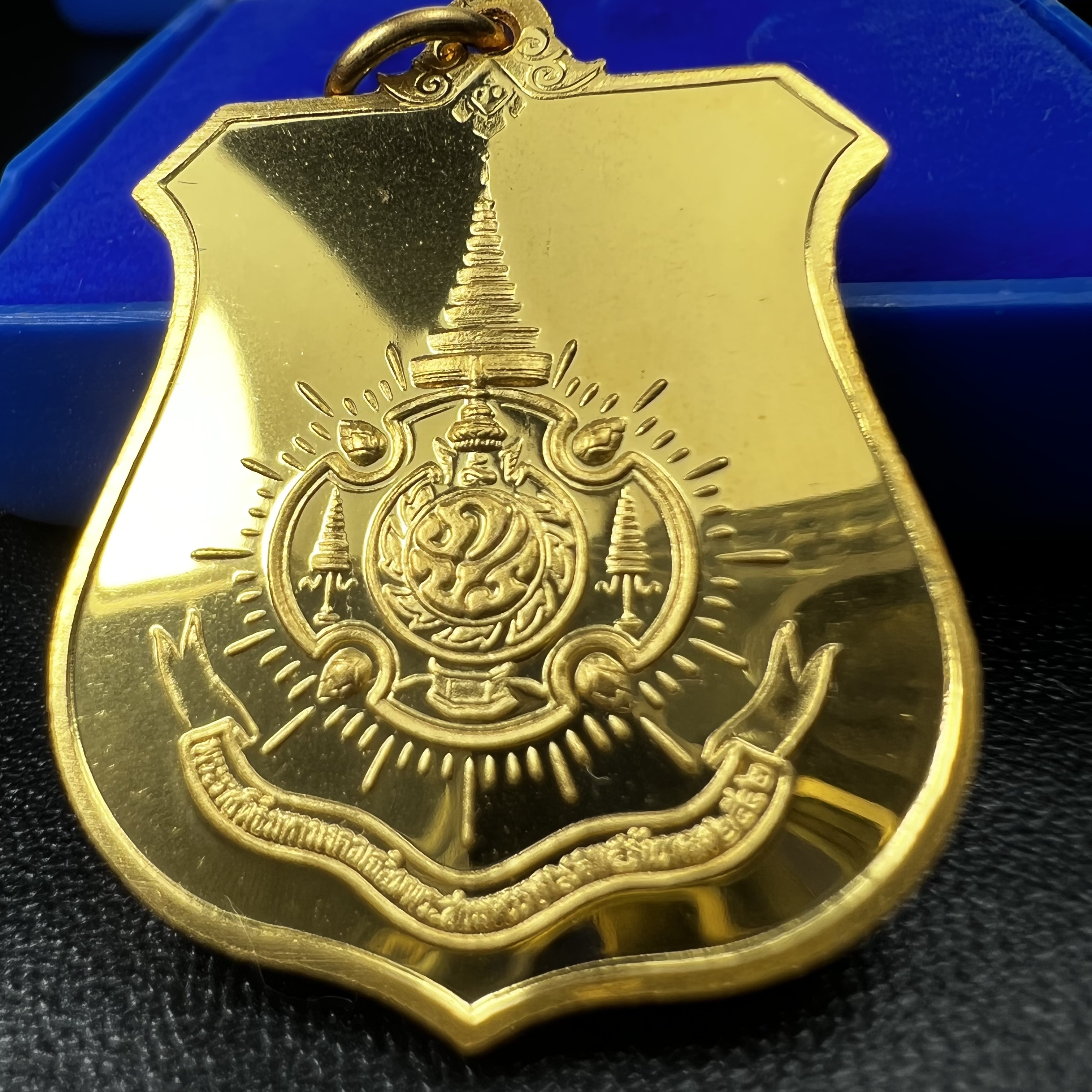 เหรียญมิ่งมหามงคล เฉลิมพระชนมพรรษา 6 รอบ72 พรรษา ในหลวงรัชกาลที่9 ปี 2542 เนื้อทองทิพย์ สภาพคัดสวยดุจทองคำซีนซองเดิมพร้อมกล่องบรรจุเดิม