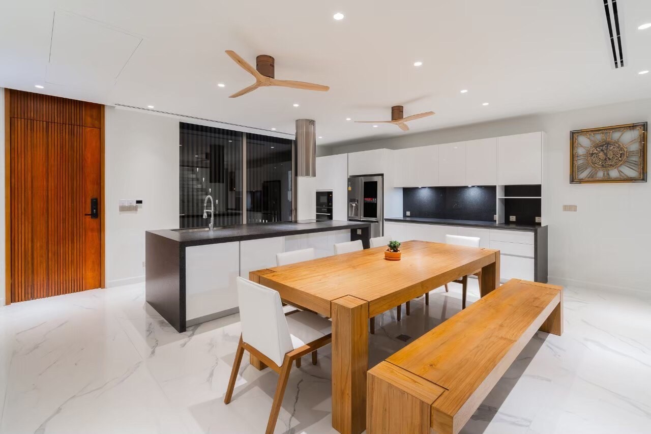 For Sale : Kata Private Luxury Pool Villa, 5 bedrooms 6 Bathrooms, Sea view.