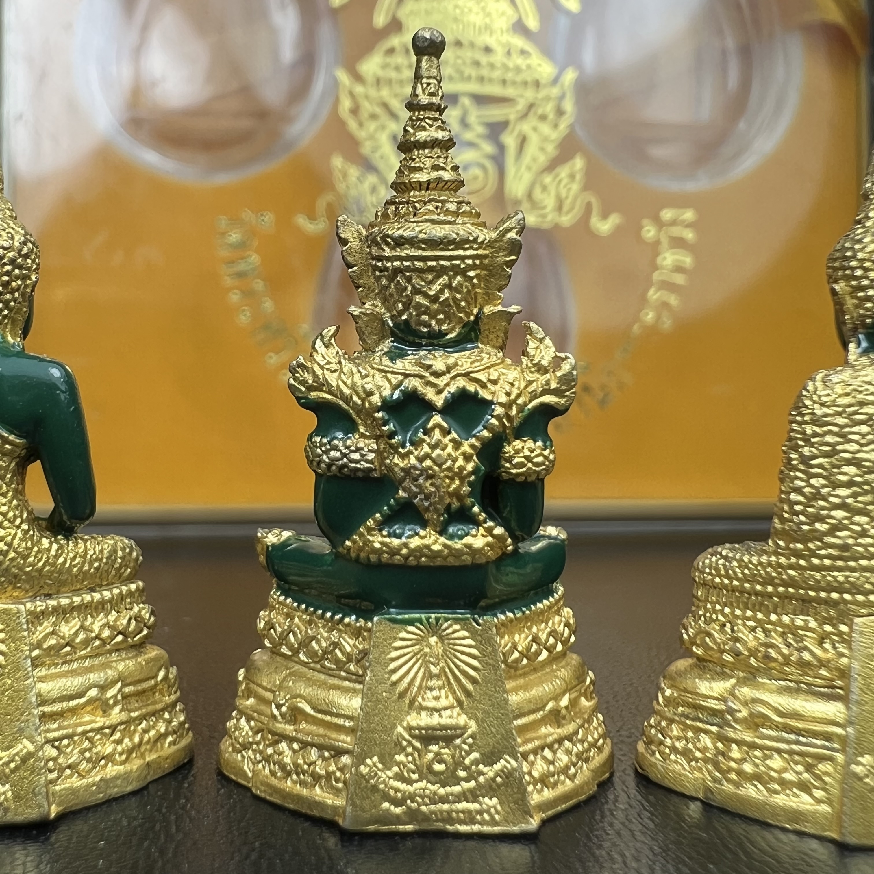 พระพุทธมหามณีรัตนปฏิมากร(พระแก้วมรกต) วัดพระศรีรัตนศาสดาราม สำนักพระราชวัง จัดสร้าง ชุด3 ฤดู ร้อน ฝน หนาว(บรรจุมวลสารใต้ฐาน)