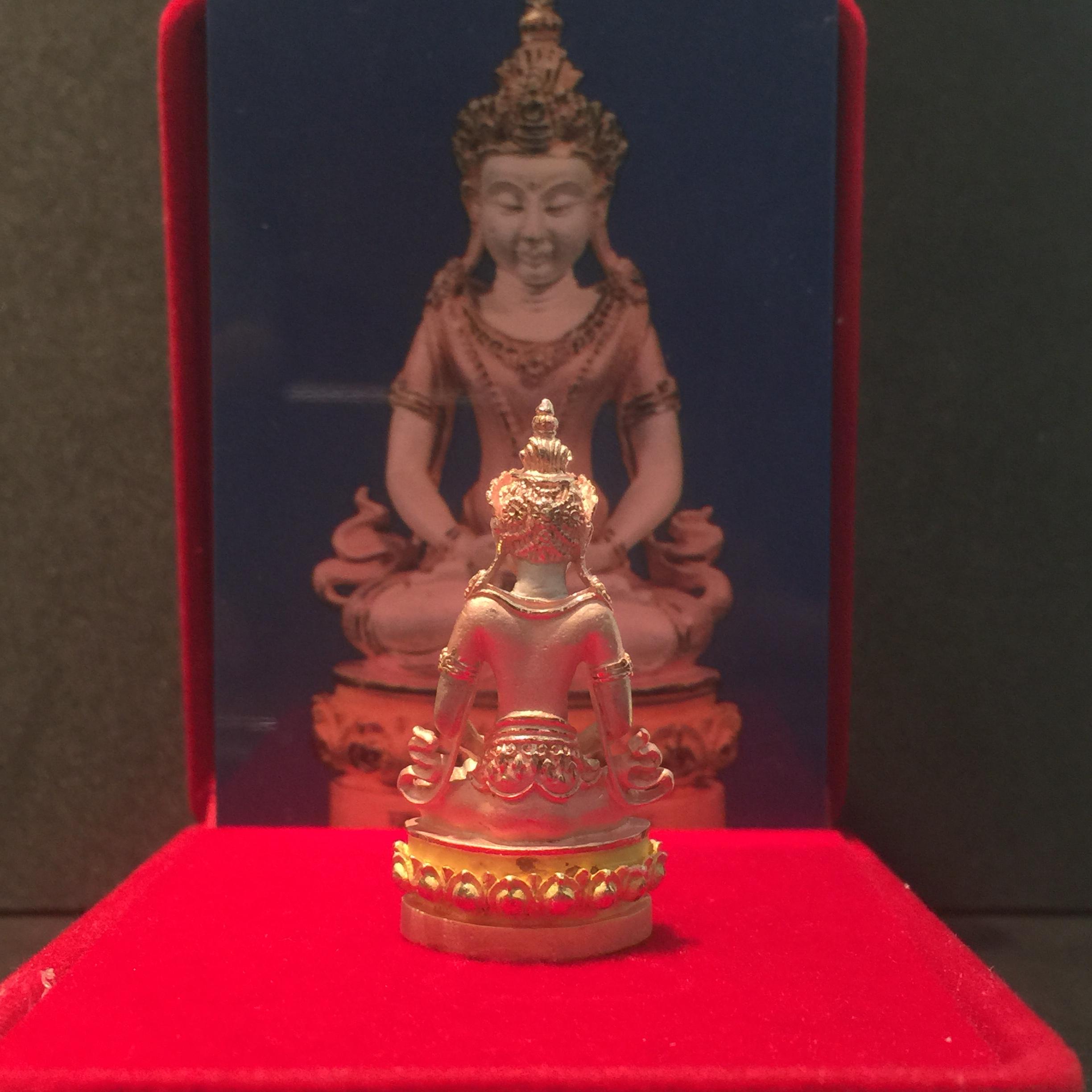 พระกริ่งอวโลกิเตศวร ( เจ้าแม่กวนอิม ) เนื้อเงิน 3 กษัตริย์ พ่นทราย รุ่นอุดมโภคทรัพย์ พ.ศ.2539