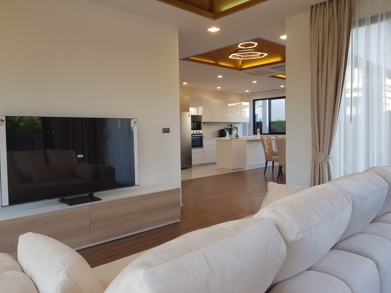 For Rent : Kathu, 2-story house with swimming pool, 4 bedrooms 3 bathrooms