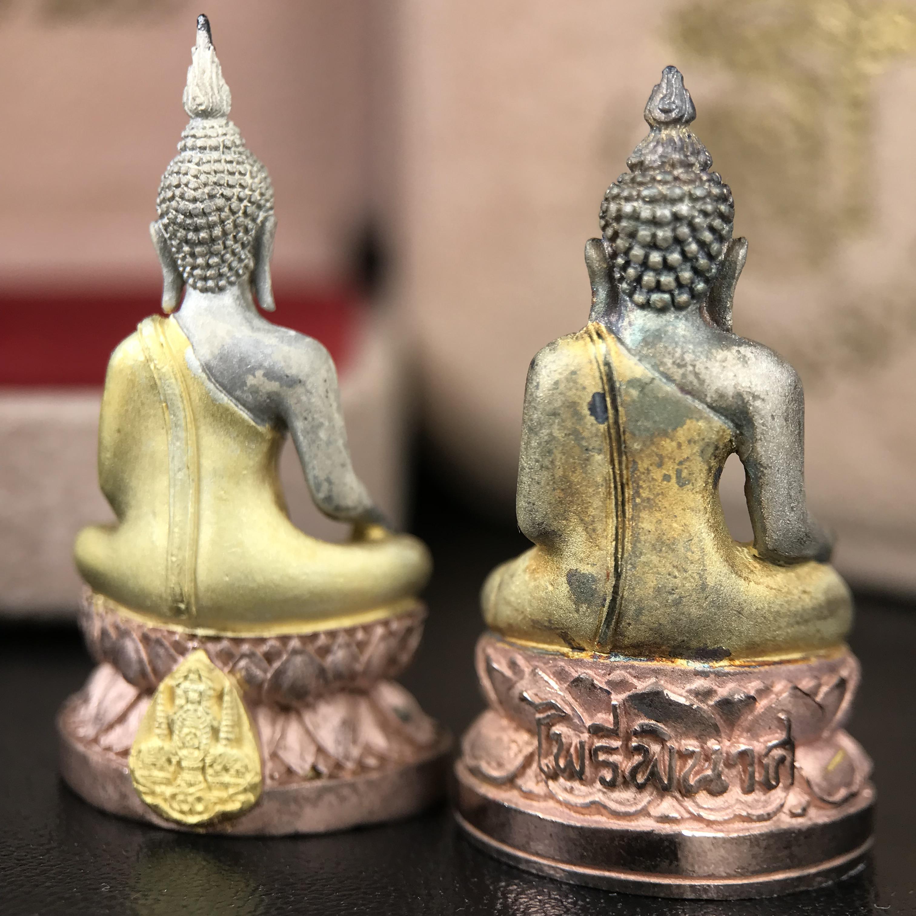 พระกริ่งพระพุทธนวราชบพิตร+พระกริ่งไพรีพินาศ ตรากาญจนาภิเษกครองสิริราชสมบัติครบ 50 ปี รัชกาลที่9 ปี2540 เนื้อเงินสามกษัตริย์(ผิวเดิมสวย ครบ สมบูรณ์)พร้อมกล่องบรรจุเดิมครบ ***ครบชุดพระราชทานทั้งสององค์ นานทีจะมีมาคู่กันครับ(หายาก)***