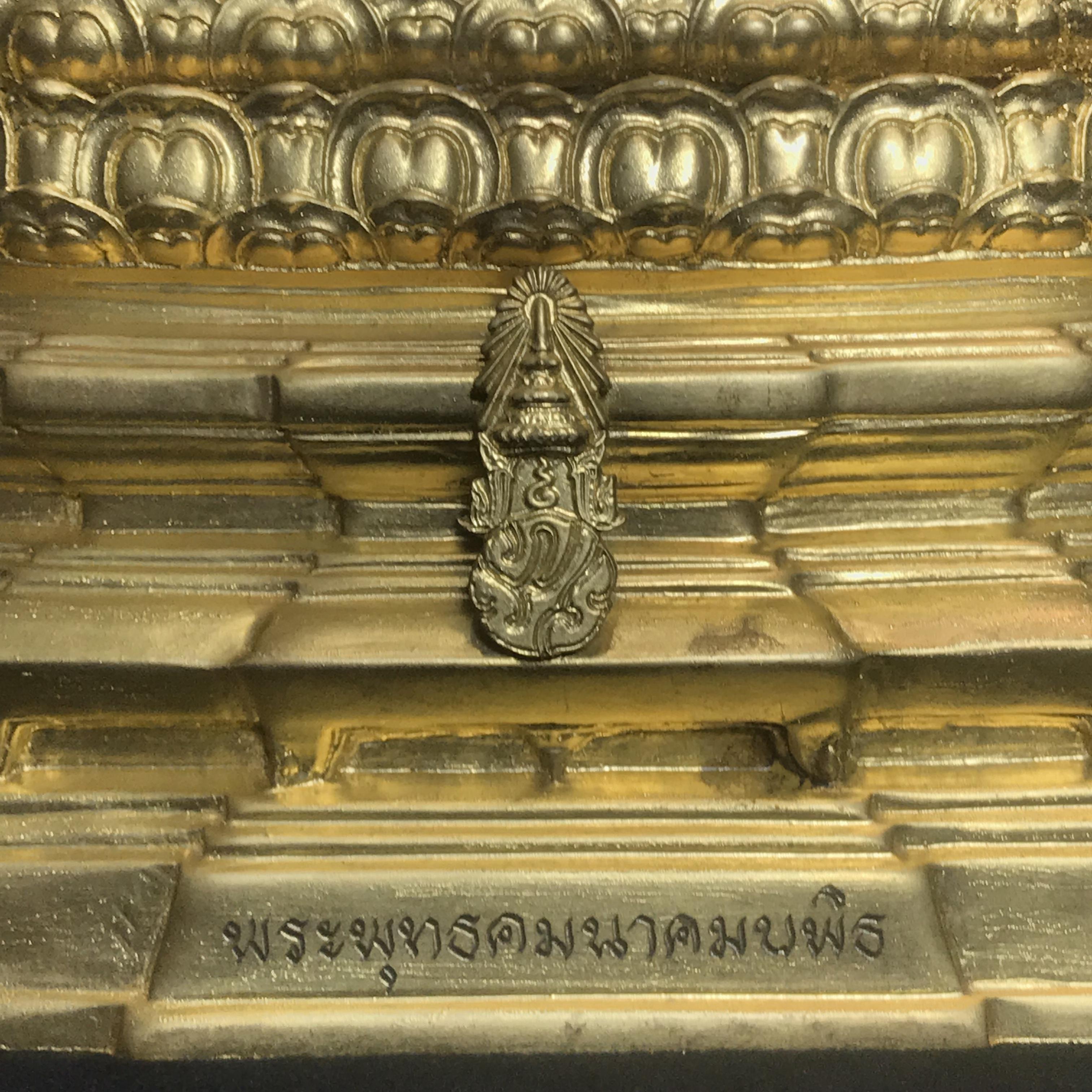 พระพุทธคมนาคมบพิธ (พระพุทธสิหิงค์จำลอง)(พระพุทธรูปประจำกระทรวงคมนาคม) ตรา ภปร. ครบรอบ 84 ปี กระทรวงคมนาคม พ.ศ.2539 เนื้อลำอู่แดงลงรักปิดทอง หน้าตัก 5 นิ้ว ปลุกเสก ณ วัดพระแก้ว พิธีใหญ่(1 ใน 3000 องค์)หายาก