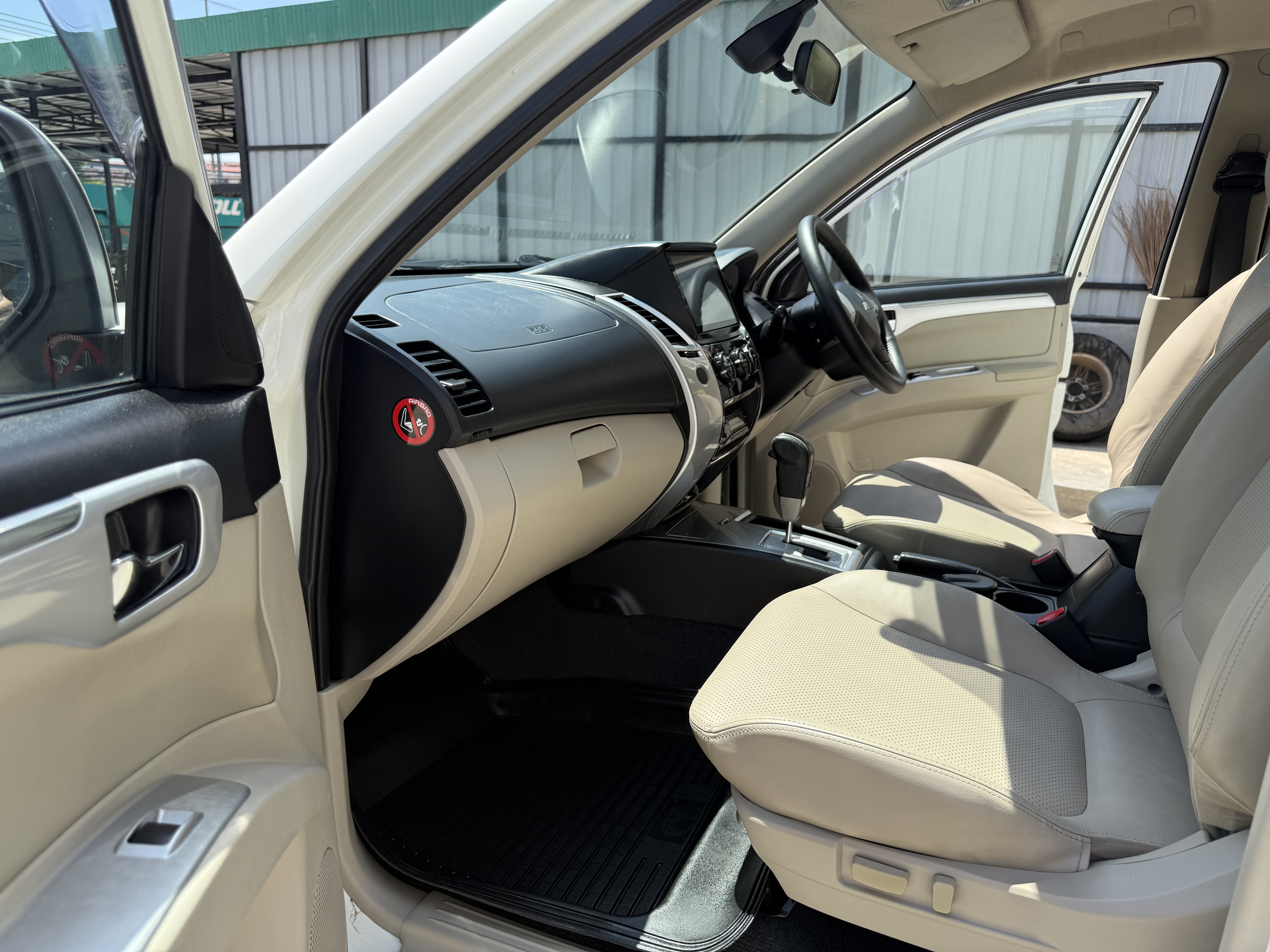 Mitsubishi Pajero Sport 2.5 GT 2WD At 2011 ขาวมุก