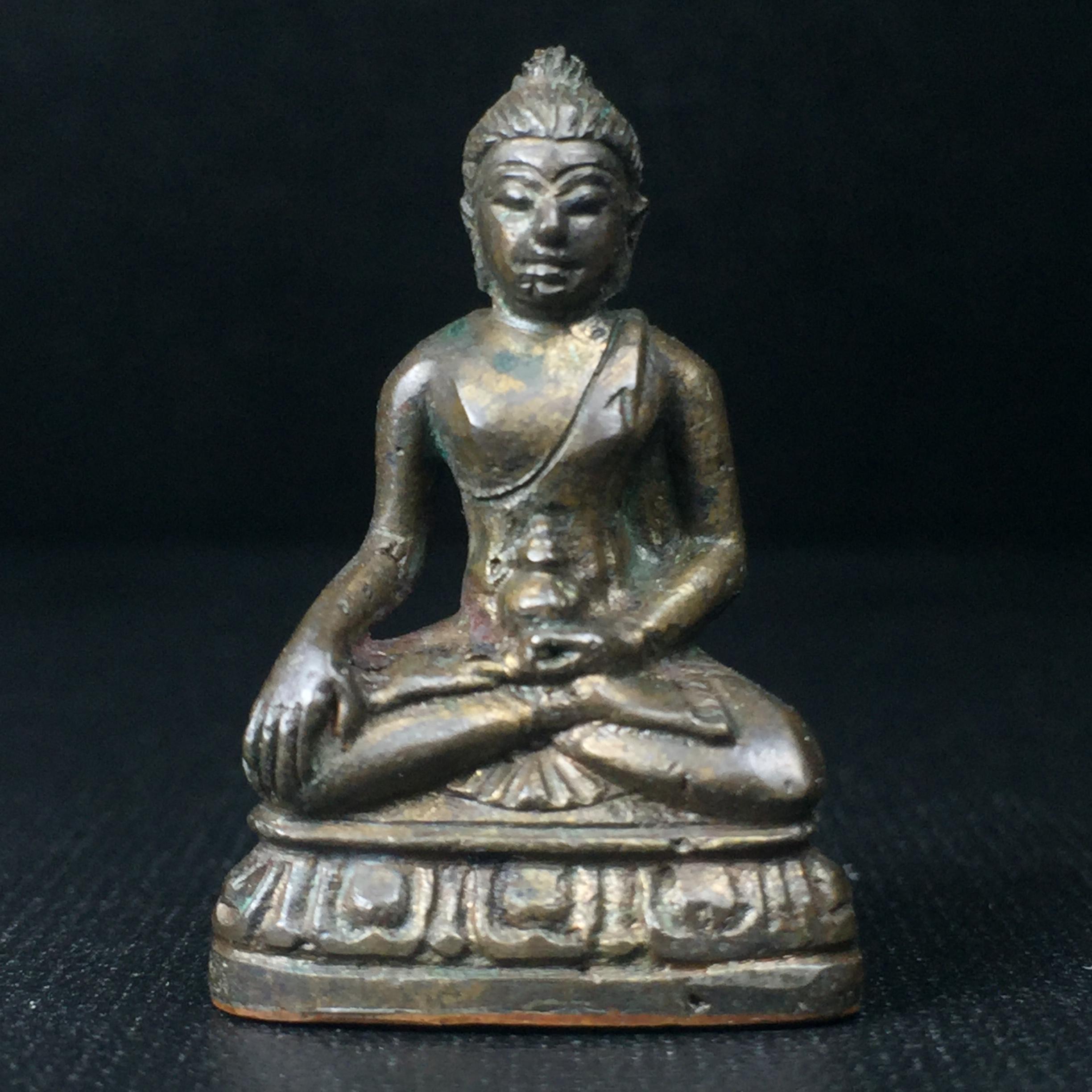 พระกริ่งวชิรมงกุฎ ฉลอง 100 ปี วัดมกุฎกษัติยาราม ปี 2511 "พิมพ์ใหญ่"(นิยมหายาก) เนื้อนวโลหะ(ในหลวง ร.9 เสด็จเททอง)(พิธีใหญ่ ปีลึก เกจิในยุคร่วมพิธี)