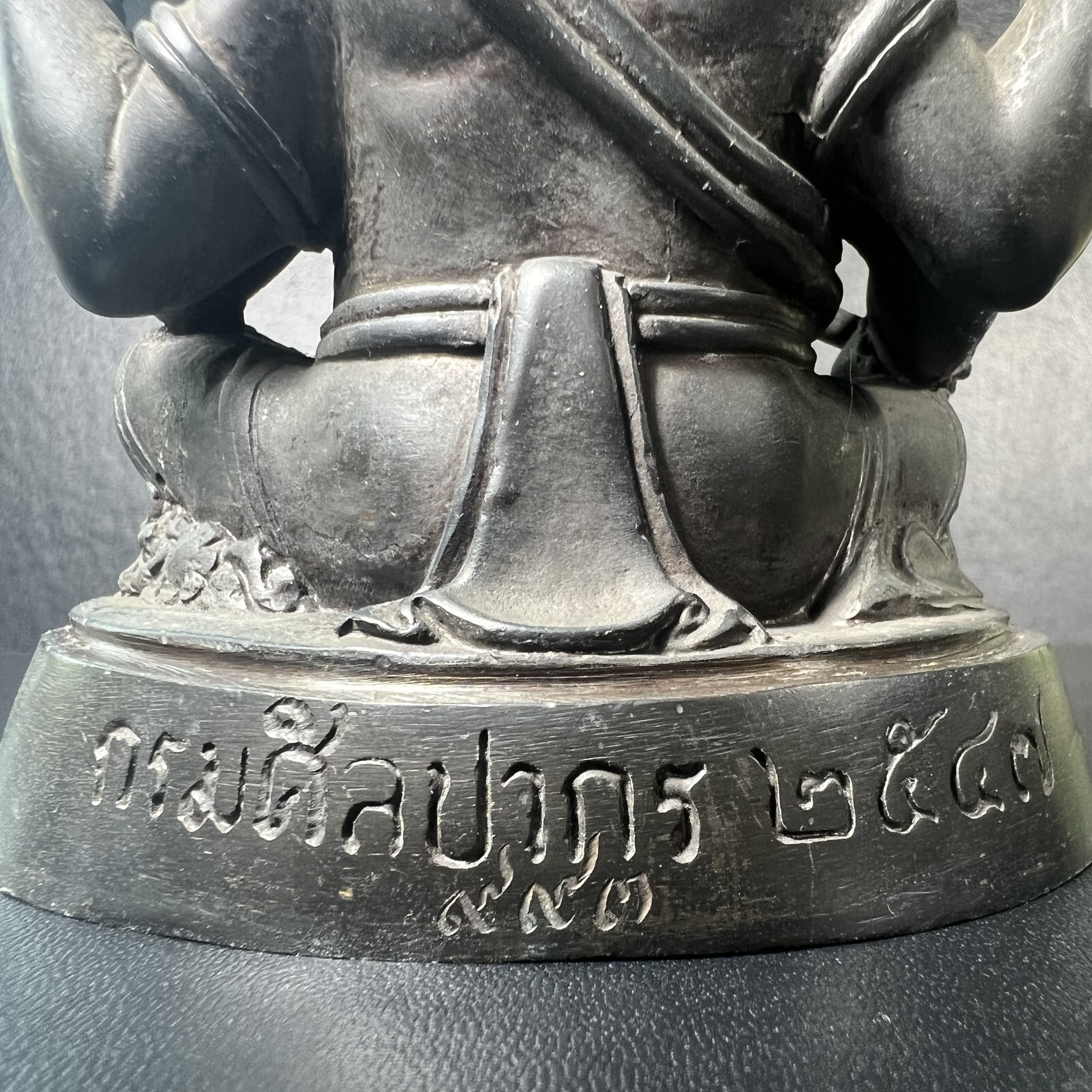 พระพิฆเนศ กรมศิลปากร ปี2547 ขนาดบูชาหน้าตัก 3 นิ้ว โลหะผสมเนื้อดี มีโค๊ดหมายเลขกำกับNo.993 (1 ใน 5000 องค์)รุ่นยอดนิยมหายาก