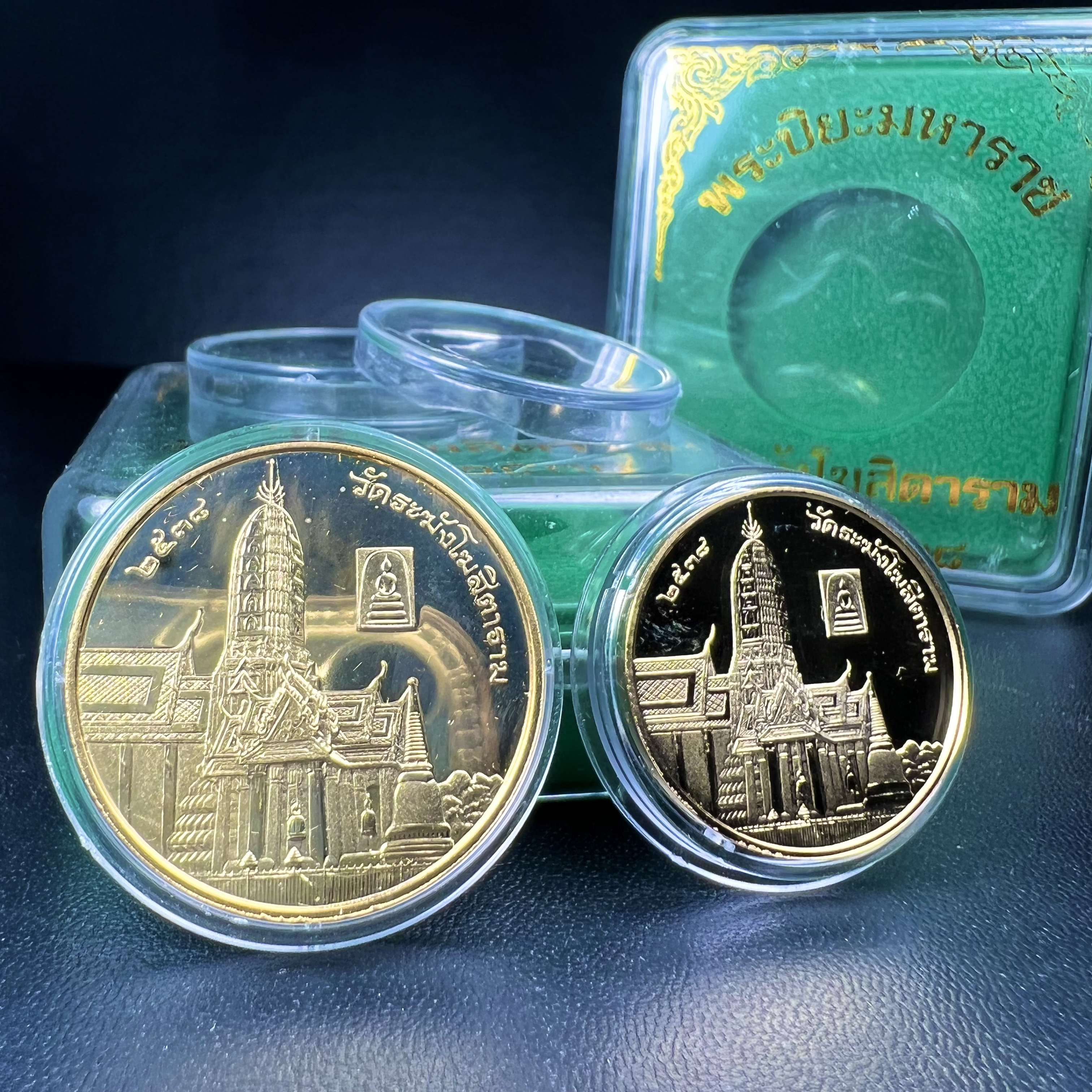 เหรียญเสด็จพ่อ ร.5 พระปิยมหาราช รุ่นบูรณะโบสถ์ พิธีมหาพุทธาภิเษก ณ พระวิหารวัดระฆังโฆสิตาราม ปี2538 เนื้อทองแดงบริสุทธิ์ชุบทองไมครอนขัดเงาสามมิติ(พิมพ์ใหญ่+พิมพ์เล็ก)ผลิตโดยโรงกษาปณ์ ประเทศ ฮังการี ( HUNGARIAN MINT)สภาพสวยดุจทองคำ ผิวกระจก บล็อกนอกสวยงาม