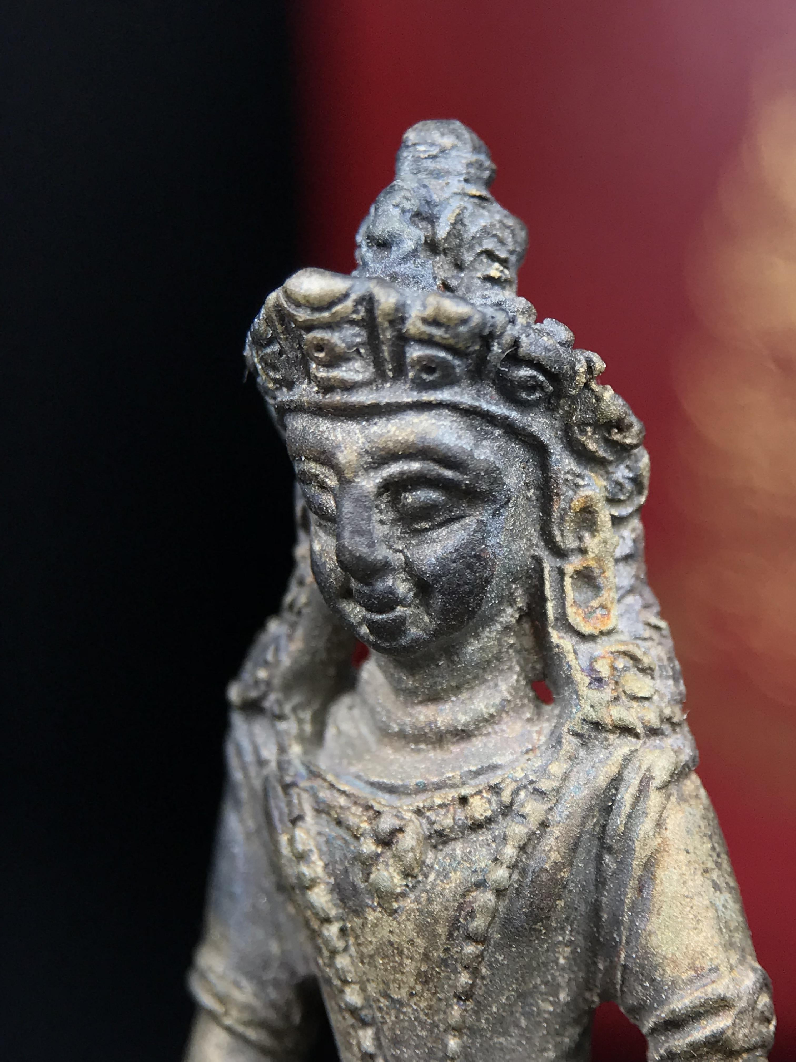 พระอวโลกิเตศวร (เจ้าแม่กวนอิม) วัดบวรนิเวศวิหาร ปี 2538 เนื้อเงินพ่นทราย อุดผงจิตรลดา เกศาสมเด็จพระสังฆราช วัดบวรนิเวศวิหาร(พบเจอน้อยหายาก)