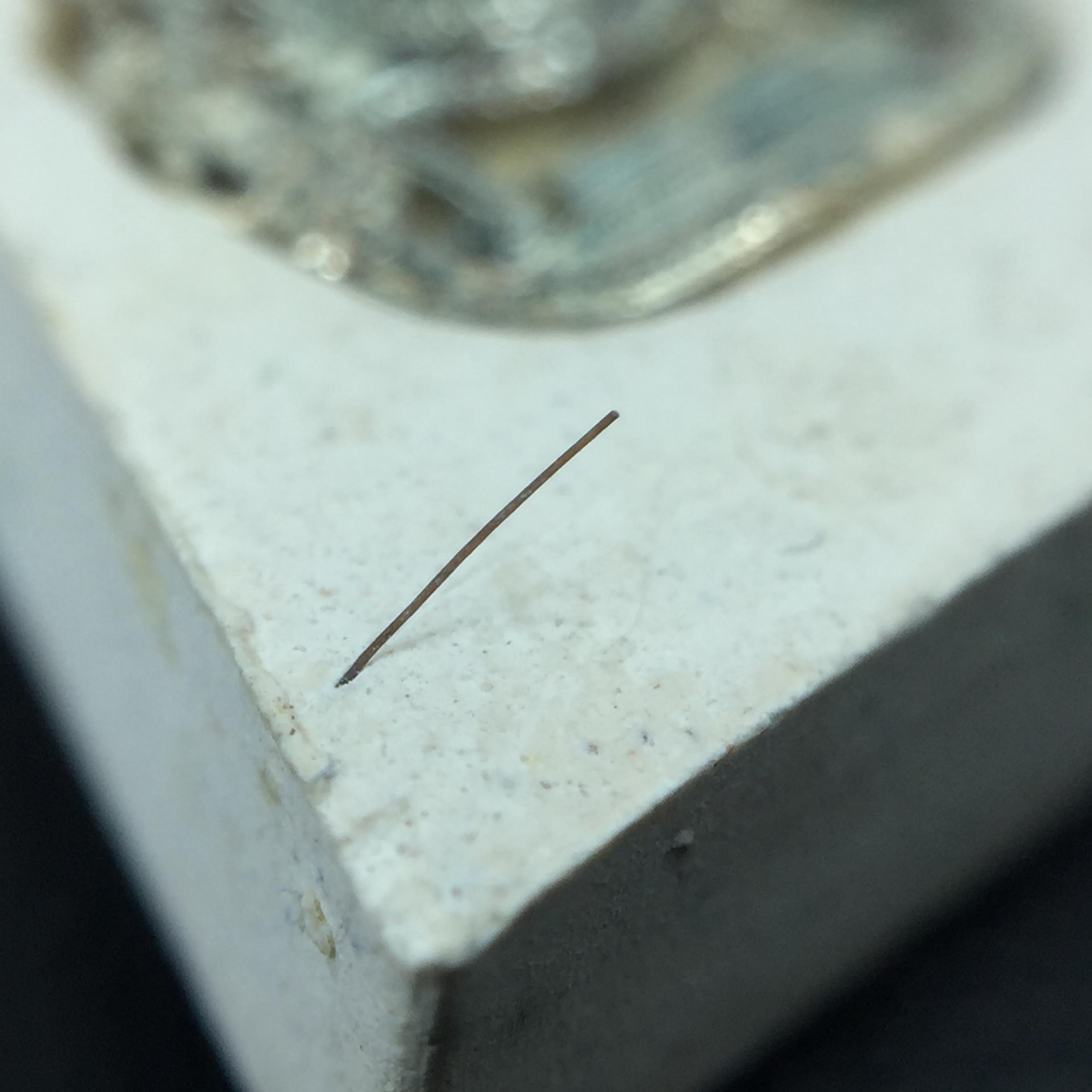 พระแก้วมรกต(จำลอง)ทรงเครื่องฤดูร้อน พระผงบูชา ด้านหน้าปิดทอง ด้านหลังตราฉลองสิริราชสมบัติครบ 60ปี เนื้อเงินขึ้นสีรุ้งธรรมชาติสร้างสรรค์งดงาม(รุ่นนี้ได้พระราชทานเส้นพระเจ้า(เส้นผม)รัชกาลที่9ในการจัดสร้าง)***องค์นี้พิเศษมองเห็นเส้นผมติดอยู่ด้านหลังชัดเจน***