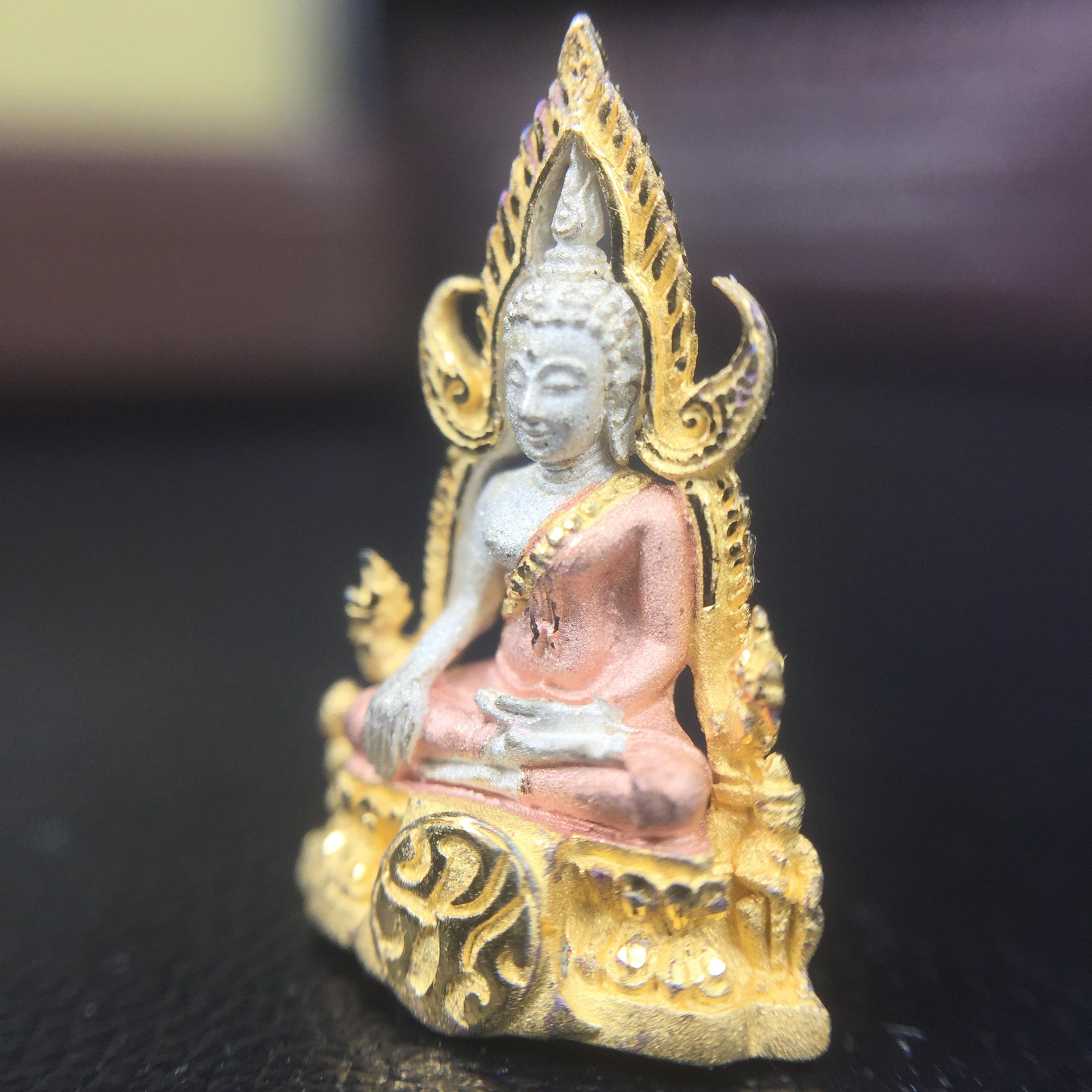 พระพุทธชินราช ภปร. โครงการ "เพราะแผ่นดินนี้ คือ แผ่นดินเกิด" ปี2548(รุ่นแรก) ลอยองค์ หน้าตัก 1/4 นิ้ว เนื้อเงินสามกษัตริย์(สภาพคัดสวย กล่องบรรจุเดิมครบ)