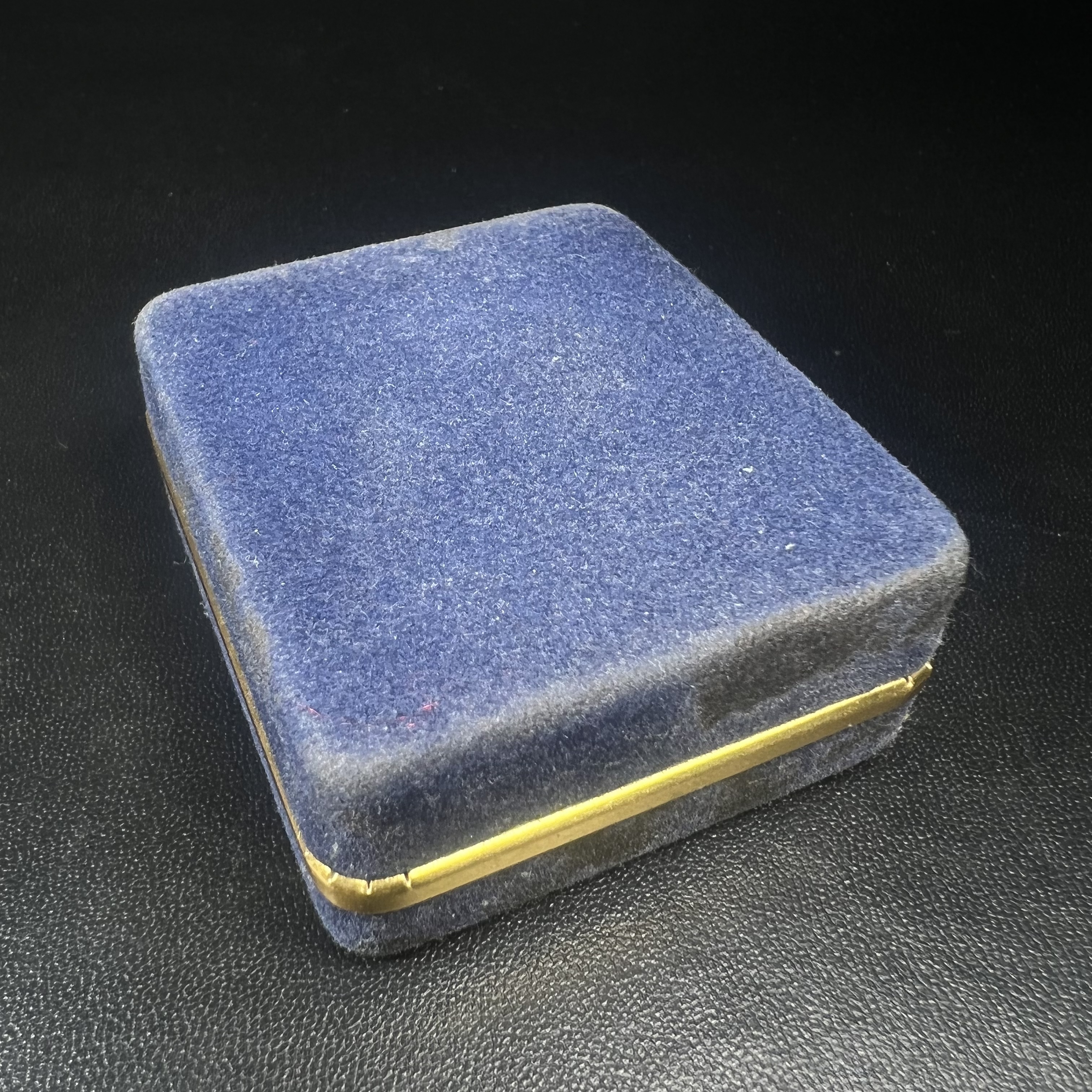 เหรียญพระบรมรูปคุ้มเกล้า รพ.ภูมิพล ปี2522 (ในหลวงเททอง) เนื้อเงิน พิมพ์ใหญ่ คัดสภาพสวยพร้อมกล่องเดิมยุคแรก(หายาก)