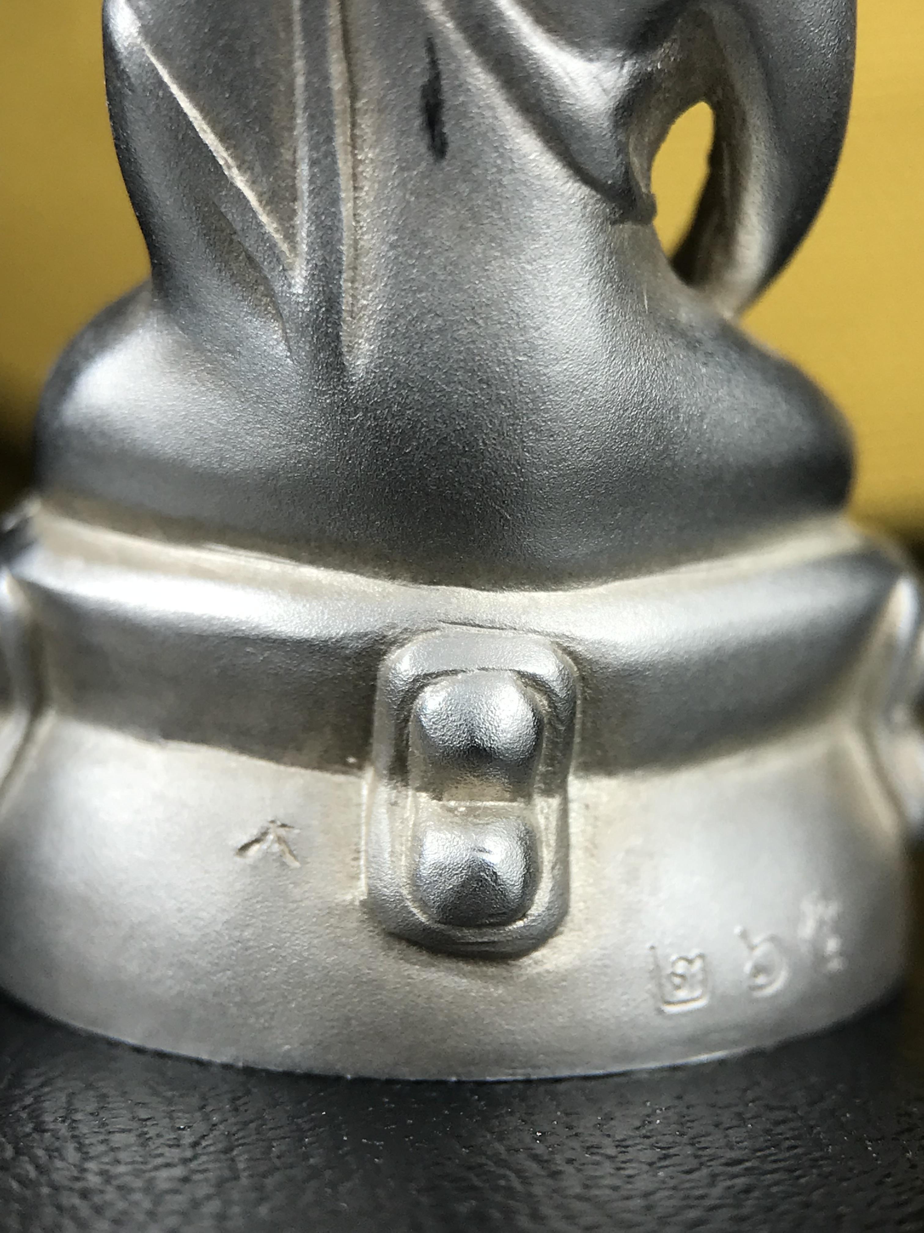 พระกริ่งสมเด็จญาณ วัดบวรนิเวศวิหาร เนื้อเงินบริสุทธิ์ 92.5% ตรากาญจนาภิเษกทองคำ(เนื้อทองคำแท้) พระราชทานแจกเมื่อ 3 ตุลาคม 2538 จัดสร้างในวโรกาส สมเด็จพระญาณสังวร สมเด็จพระสังฆราช ฉลองพระชนมายุครบ 82 พรรษา และฉลองครองราชสมบัติครบ 50 ปี รัชกาลที่ 9 (หายาก)