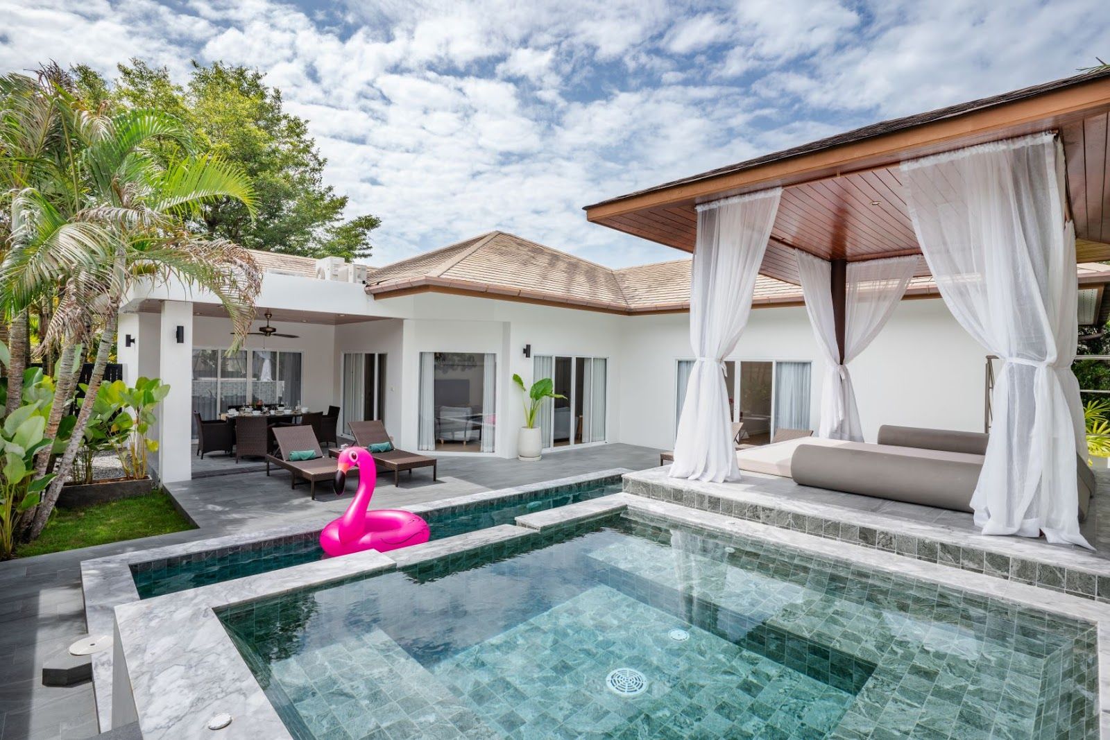 For Rent : Rawai, Pool Villa with Jacuzzi, 3 bedrooms 3 Bathrooms, Pool view.