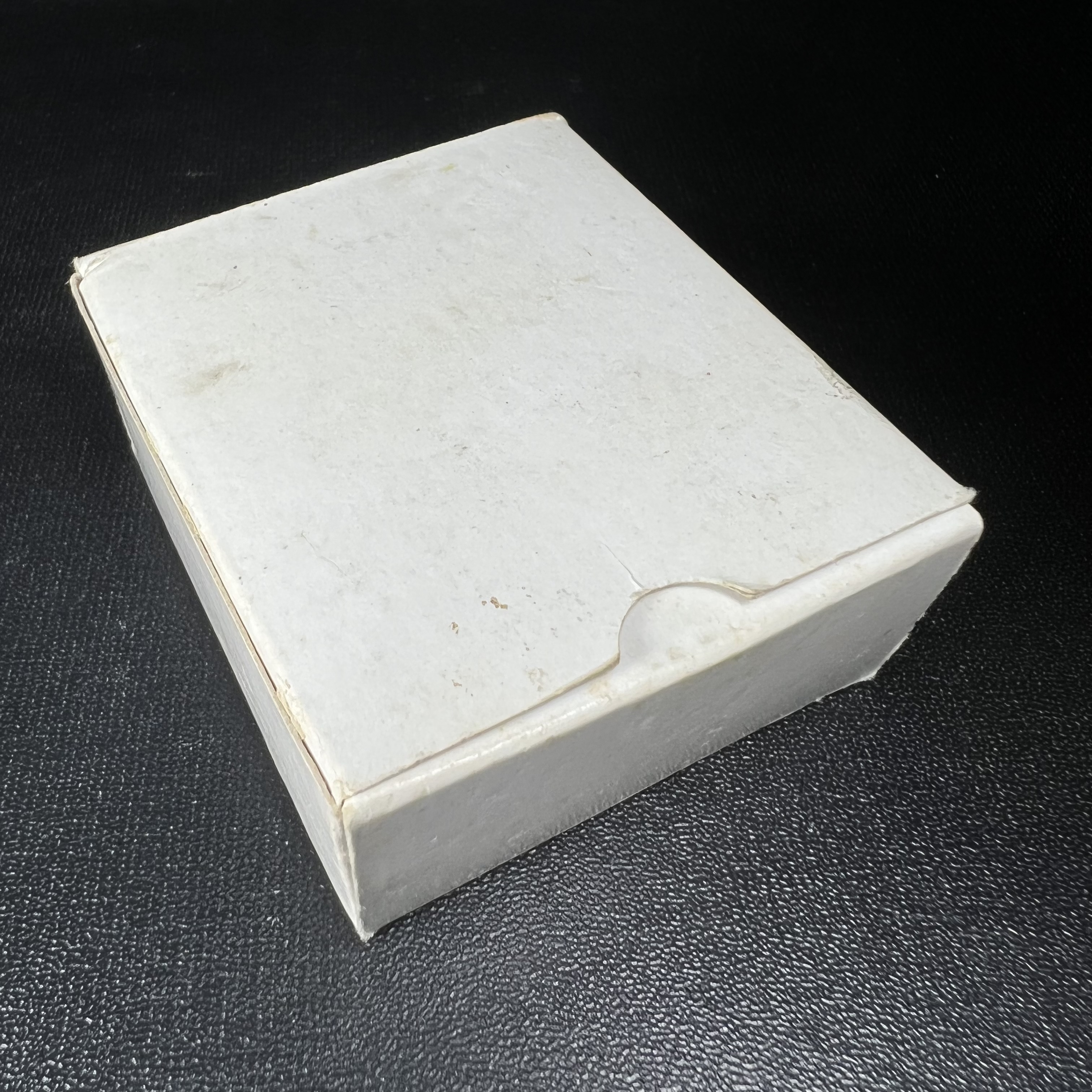 พระกริ่งพระพุทธชินสีห์ ภปร ทันโตเสฏโฐ ปี 2533 เนื้อเงิน (วัตถุมงคลหนึ่งเดียวที่บรรจุพระทนต์(ฟัน)ในหลวงรัชกาลที่9 พระราชทานให้จัดสร้าง)(1ใน1999องค์)