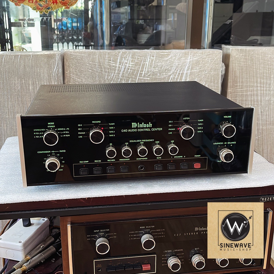 Pre Amp ยี่ห้อ Mcintosh รุ่น C40 (Made in USA) ไฟ 220Volts