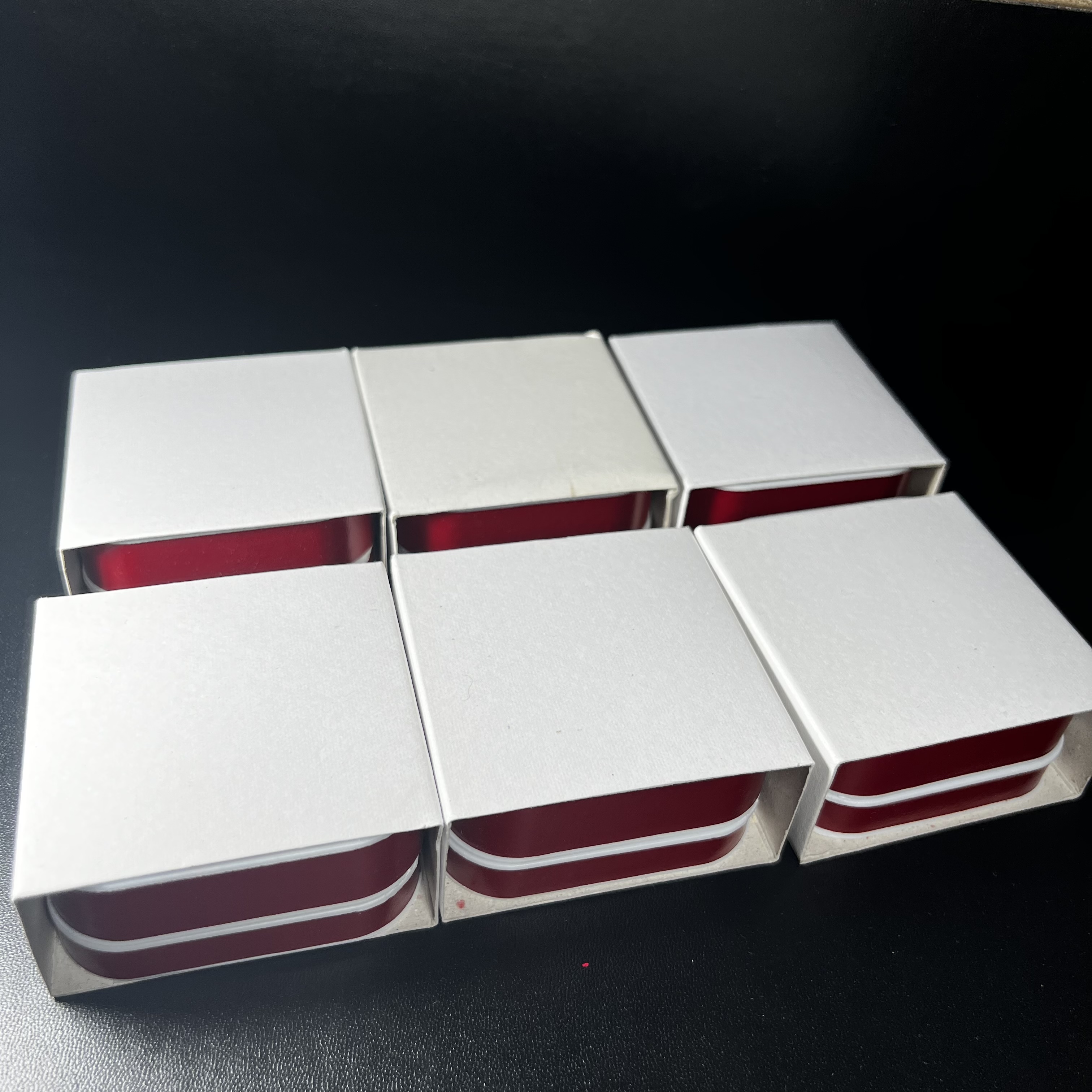 เหรียญหลวงพ่อทวด รุ่น มงคลบารมี วัดประสาทบุญญาวาส ปี 2545 เนื้อเงินสามกษัตริย์ พิมพ์ทรงพระรอด(ขนาด 2.2*1.5 ซม.)ฉลุลายฉากพื้นหลังสามมิติเปลือกหอยมุกสวยงาม ตอกโค๊ต ก(กรรมการ)พร้อมกล่องบรรจุเดิม