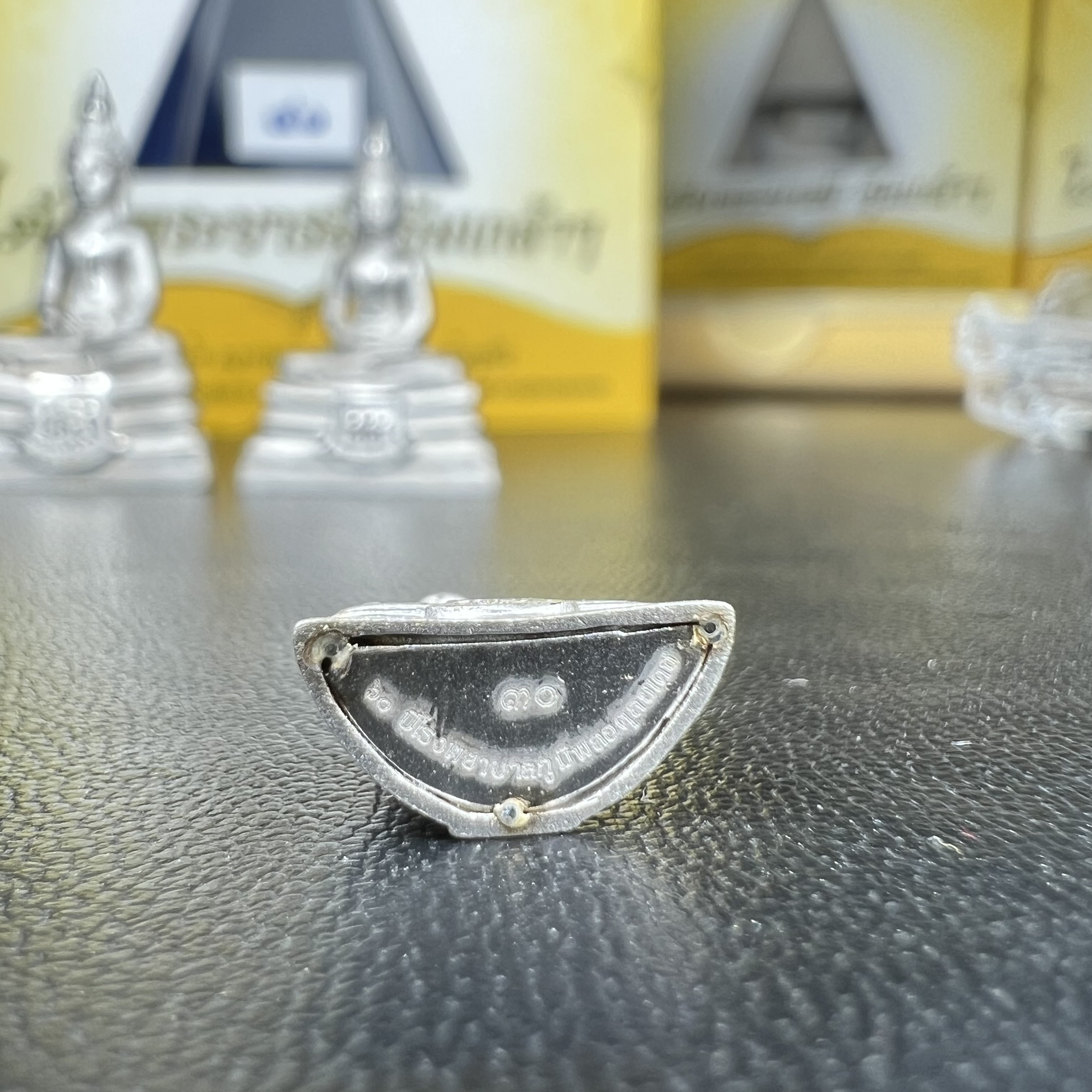 พระพุทธโสธร คุ้มเกล้าฯ ภปร.(ใต้ร่มพระบารมี คุ้มเกล้า) 60ปี รพ.ภูมิพลฯ พ.ศ.2552 เนื้อเงิน ชุบทองคำขาว(ลอยองค์พิมพ์ ใหญ่+กลาง+เล็ก)(1ชุด 3 พิมพ์ ครบทุกแบบที่จัดสร้าง)1 ใน 5000 ชุด ครบชุดหายาก