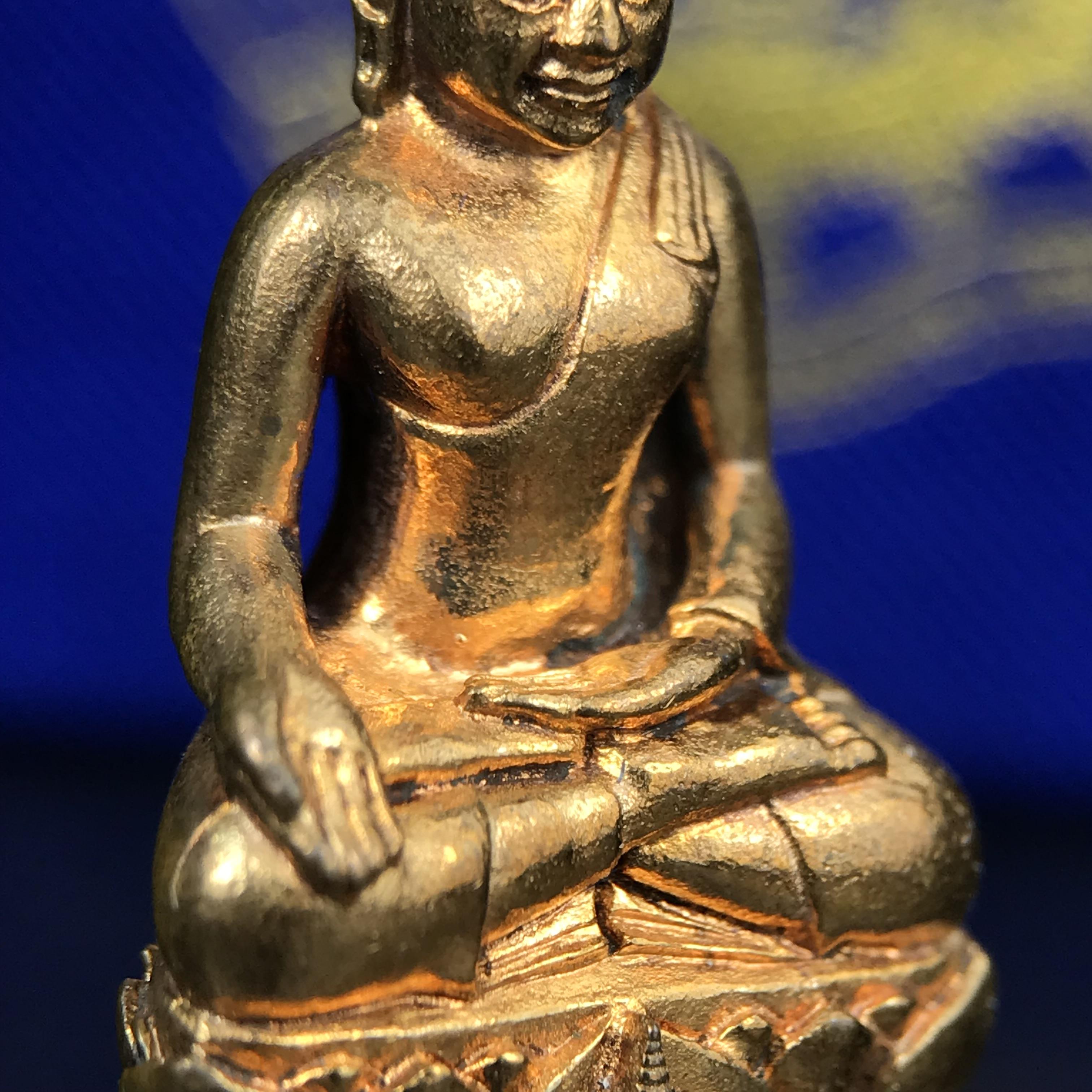 พระกริ่งไพรีพินาศ บรรจุเหล็กไหล ครั้งแรกและครั้งเดียวในประวัติศาสตร์ เฉลิมพระเกียรติ พระบาทสมเด็จพระเจ้าอยู่หัวรัชกาลที่9 พระชนมพรรษา 6 รอบ ปี2542 เนื้อสัมฤทธิ์(บรรจุเหล็กไหล)ดีนอก-ดีใน พิธีใหญ่ มวลสารเด่น (หายาก)