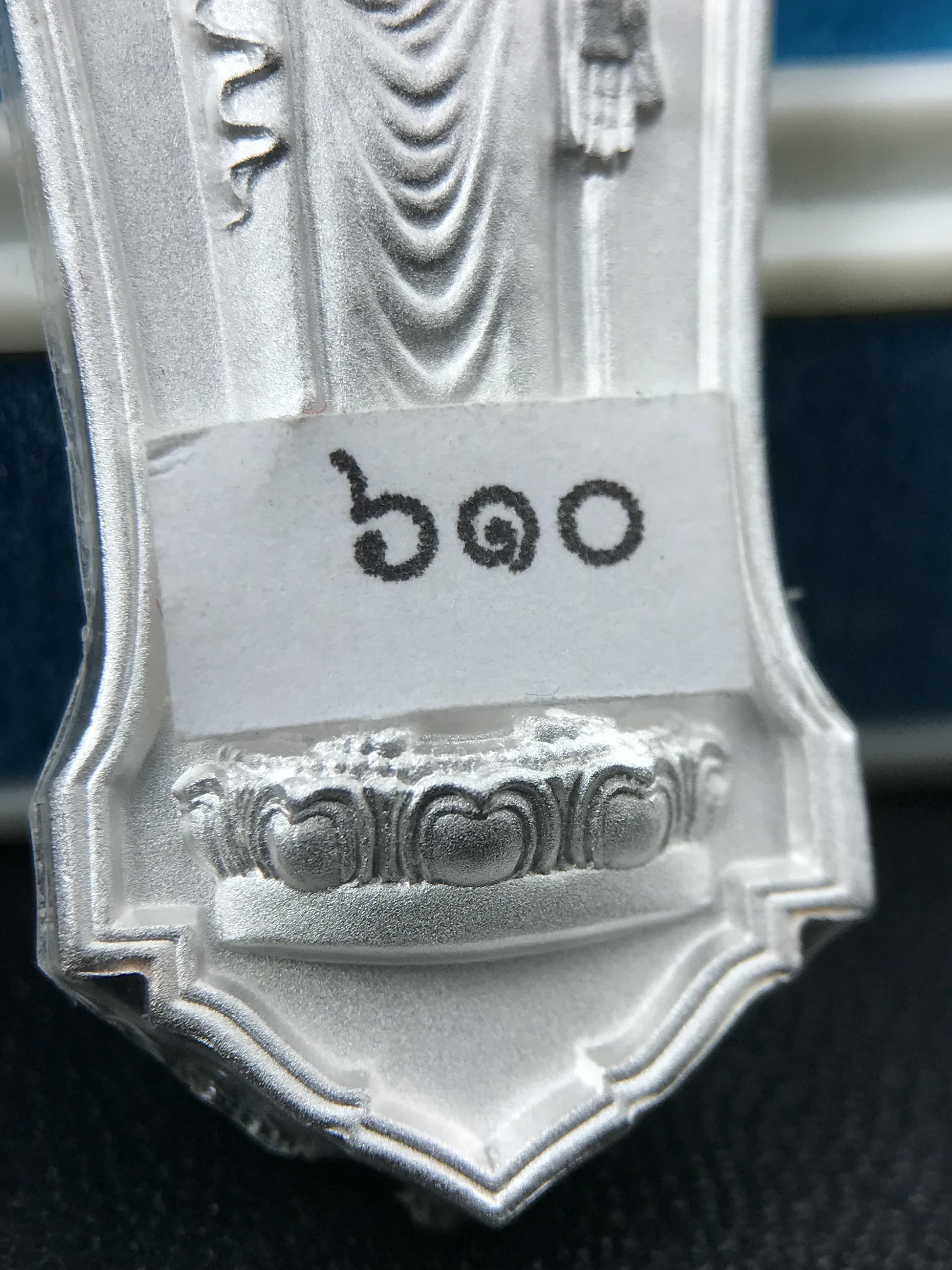 เหรียญที่ระลึกพระพุทธเมตตาประชาไทยไตรโลกนาถคันธารราฐอนุสรณ์ หลัง ภปร. และ สก. วัดทิพย์สุคนธาราม จ.กาญจนบุรี ปี 2558 เนื้อเงิน 99.99% ขนาดสูง 4.6 ซม. ที่ระลึก ร.9 พระชนมพรรษาครบ 7 รอบ และ สมเด็จพระราชินี พระชนมพรรษา 80 พรรษา พิธีใหญ่(หายาก1 ใน 999 เหรียญ)