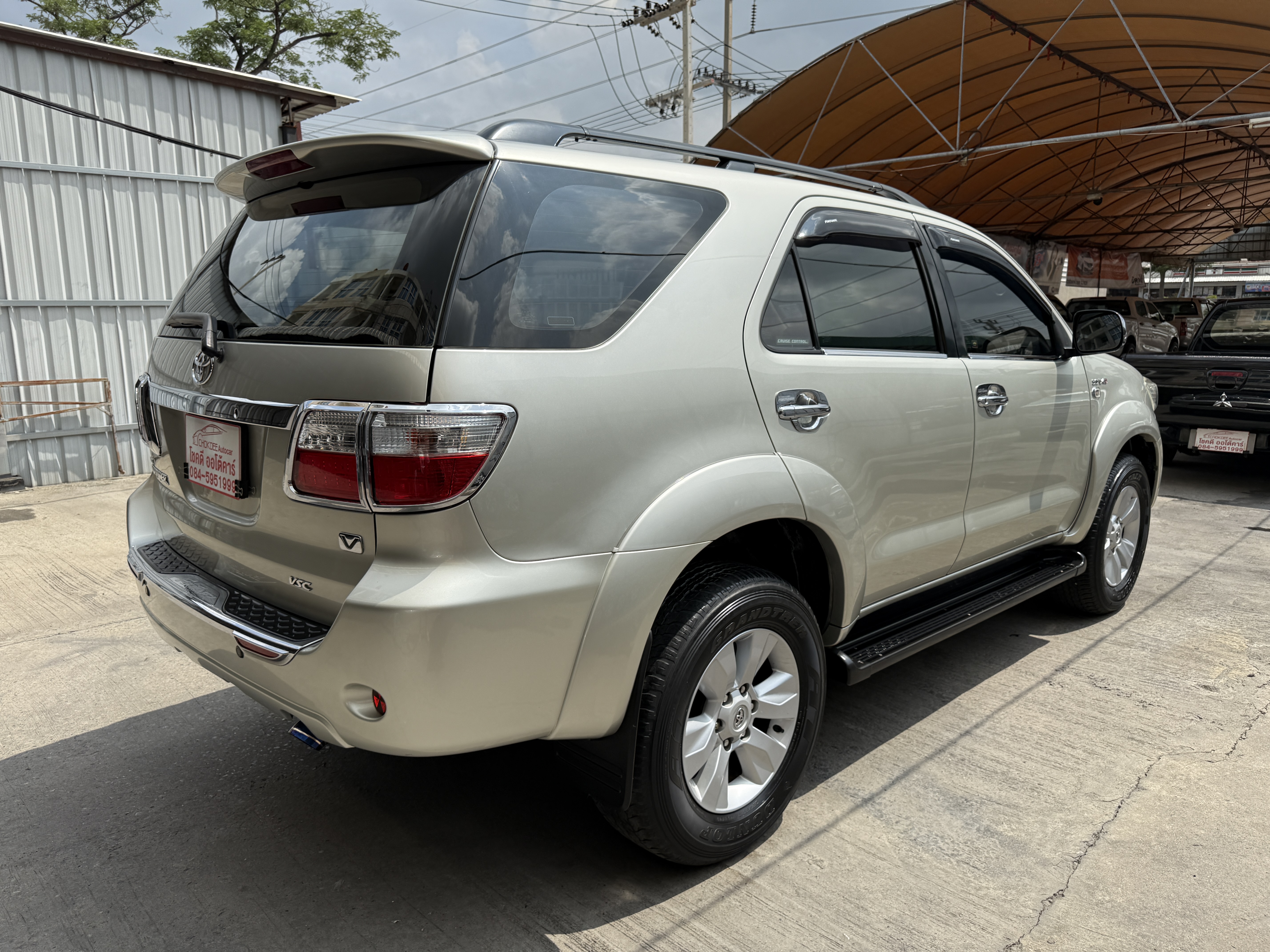 Toyota Fortuner 3.0 V 2WD At 2010 เงิน