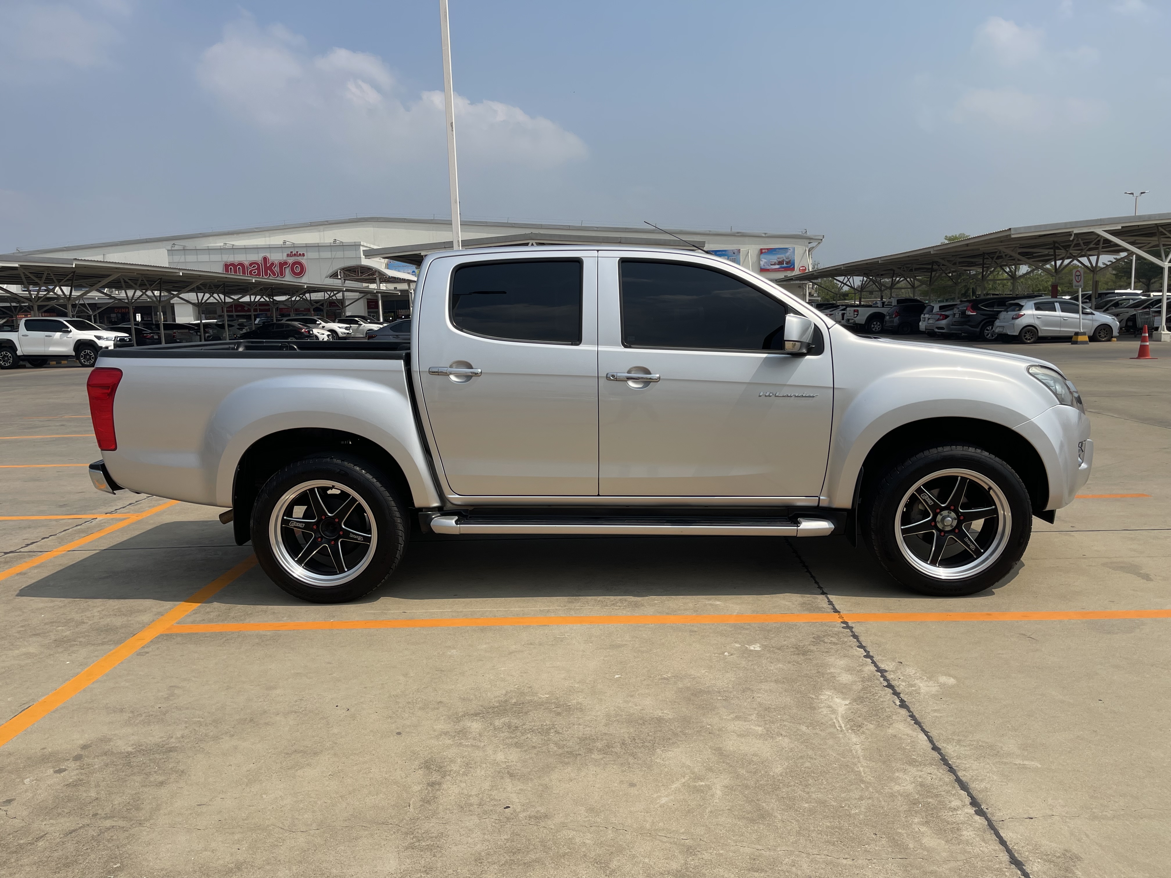 Isuzu Dmax All New 4ประตู Hilander 2.5 Vgs Z Dvd 2014 เงิน
