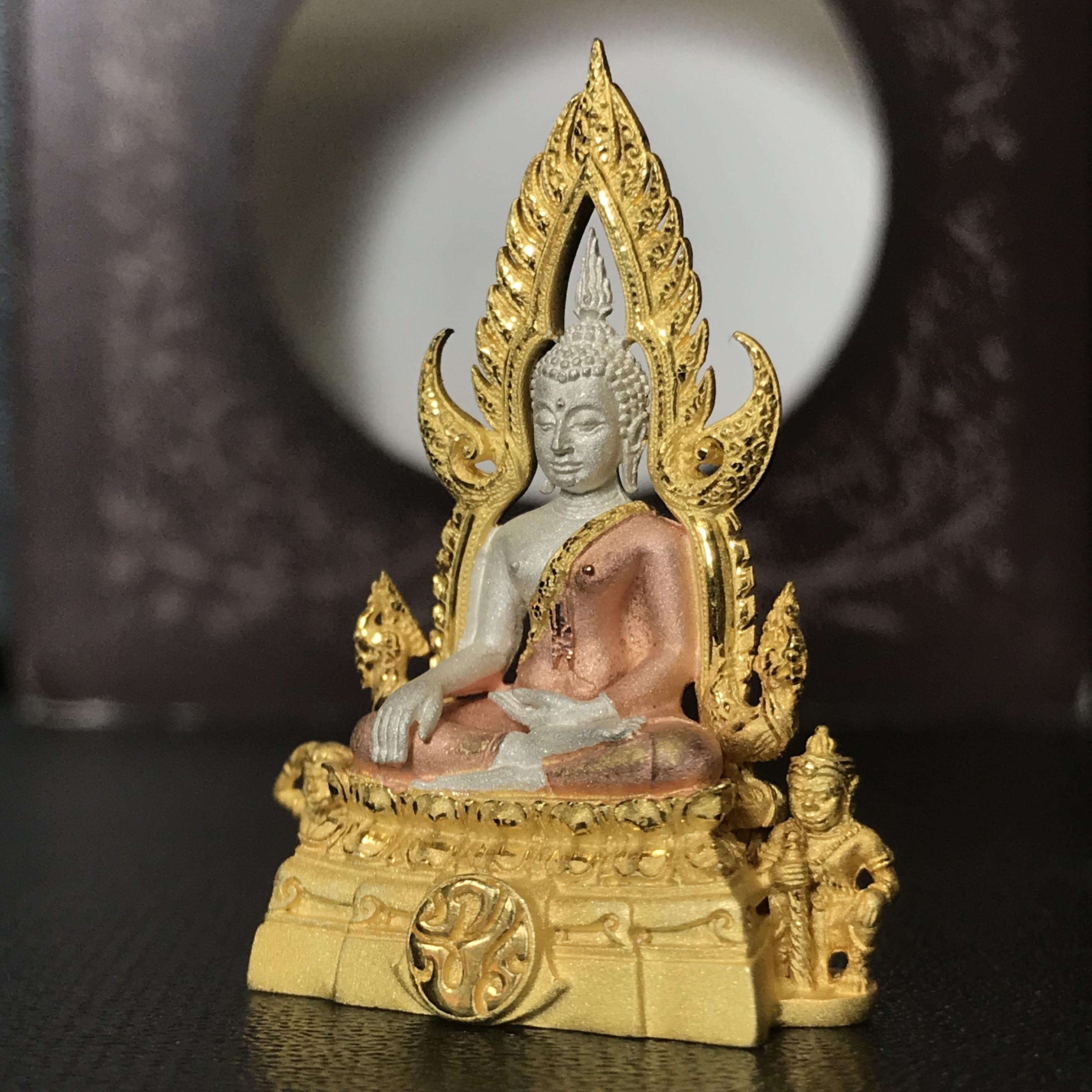 พระพุทธชินราช ภปร. โครงการ "เพราะแผ่นดินนี้ คือ แผ่นดินเกิด" ปี2548(รุ่นแรก) ลอยองค์ หน้าตัก 1/2 นิ้ว เนื้อเงินสามกษัตริย์