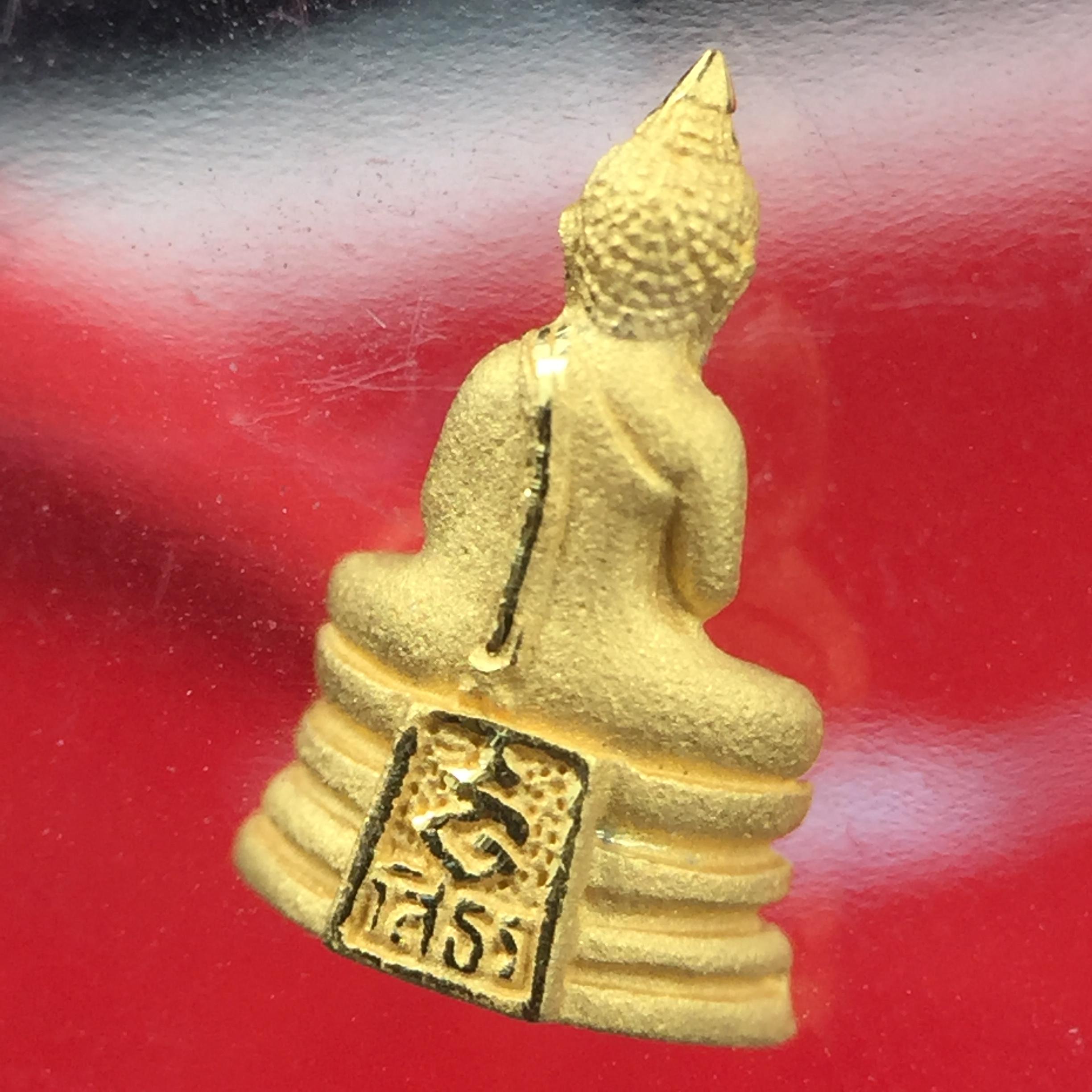 พระพุทธโสธร รุ่นอุดมโชคโภคทรัพย์ ปี 2550 เนื้อทองคำ พิมพ์จิ๋ว วัดโสธรวรารามวรวิหาร จ.ฉะเชิงเทรา (สภาพ สวย ซีนซองเดิม กล่องบบรรจุเดิมครบสมบูรณ์)