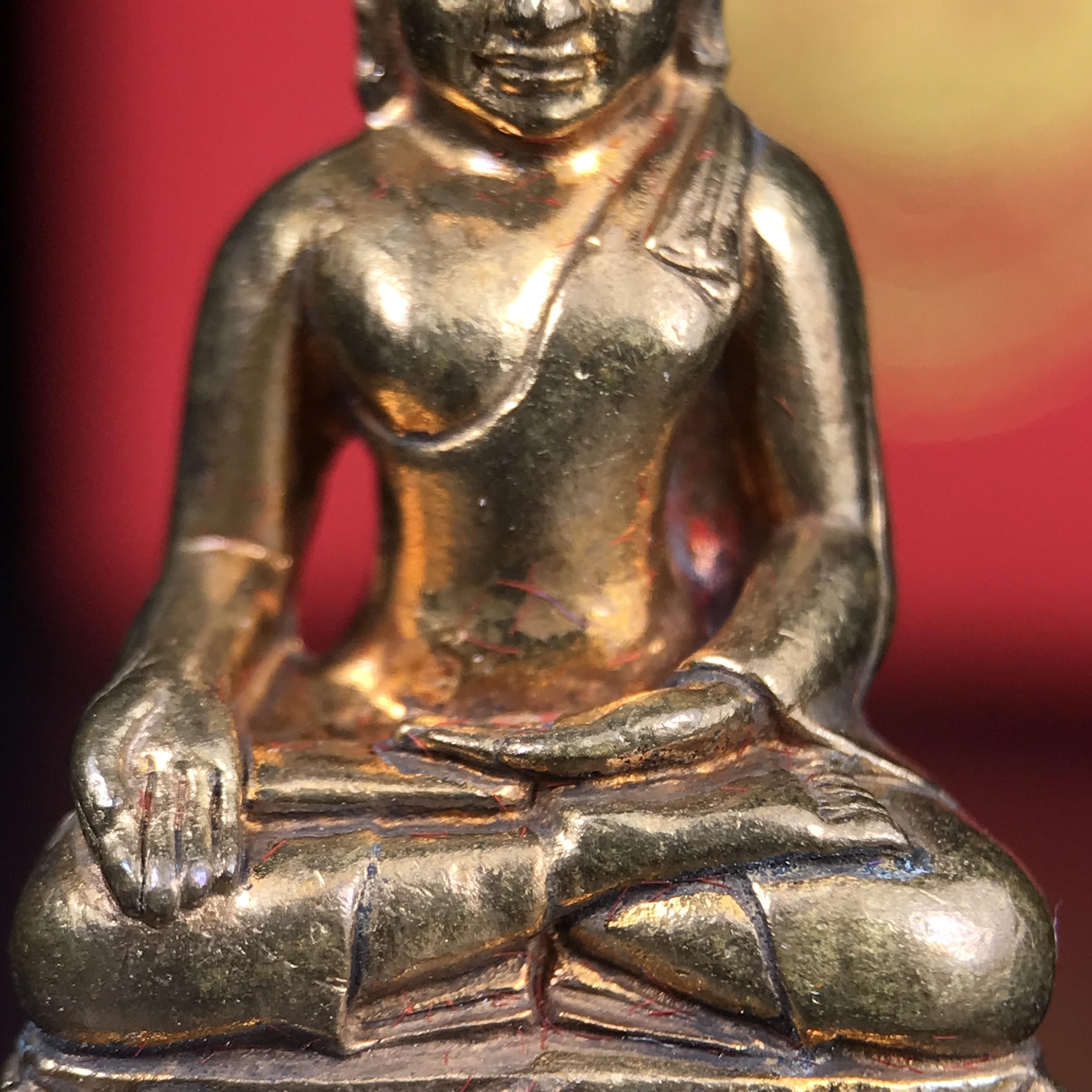 พระกริ่งไพรีพินาศ บรรจุเหล็กไหล ครั้งแรกและครั้งเดียวในประวัติศาสตร์ เฉลิมพระเกียรติ พระบาทสมเด็จพระเจ้าอยู่หัวรัชกาลที่9 พระชนมพรรษา 6 รอบ ปี2542 เนื้อสัมฤทธิ์(บรรจุเหล็กไหล)ดีนอก-ดีใน พิธีใหญ่ มวลสารเด่น(พิเศษกรรมการ ตอก 2 โค๊ต หมายเลข ๑๕๙๓)หายาก